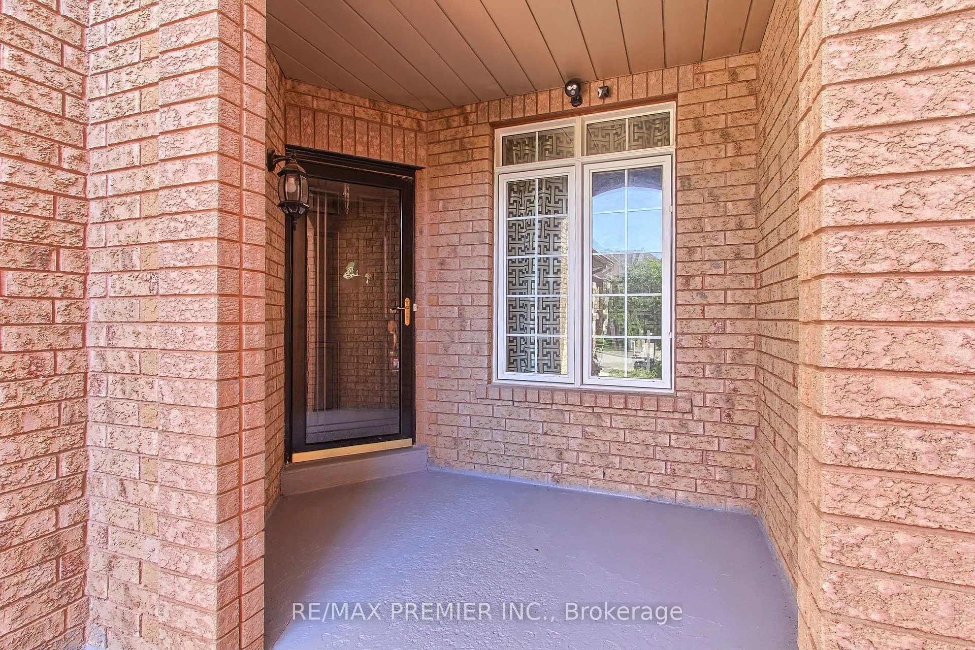 Photo 2 of 35 Craddock Street, Vaughan, Maple — HOMEH