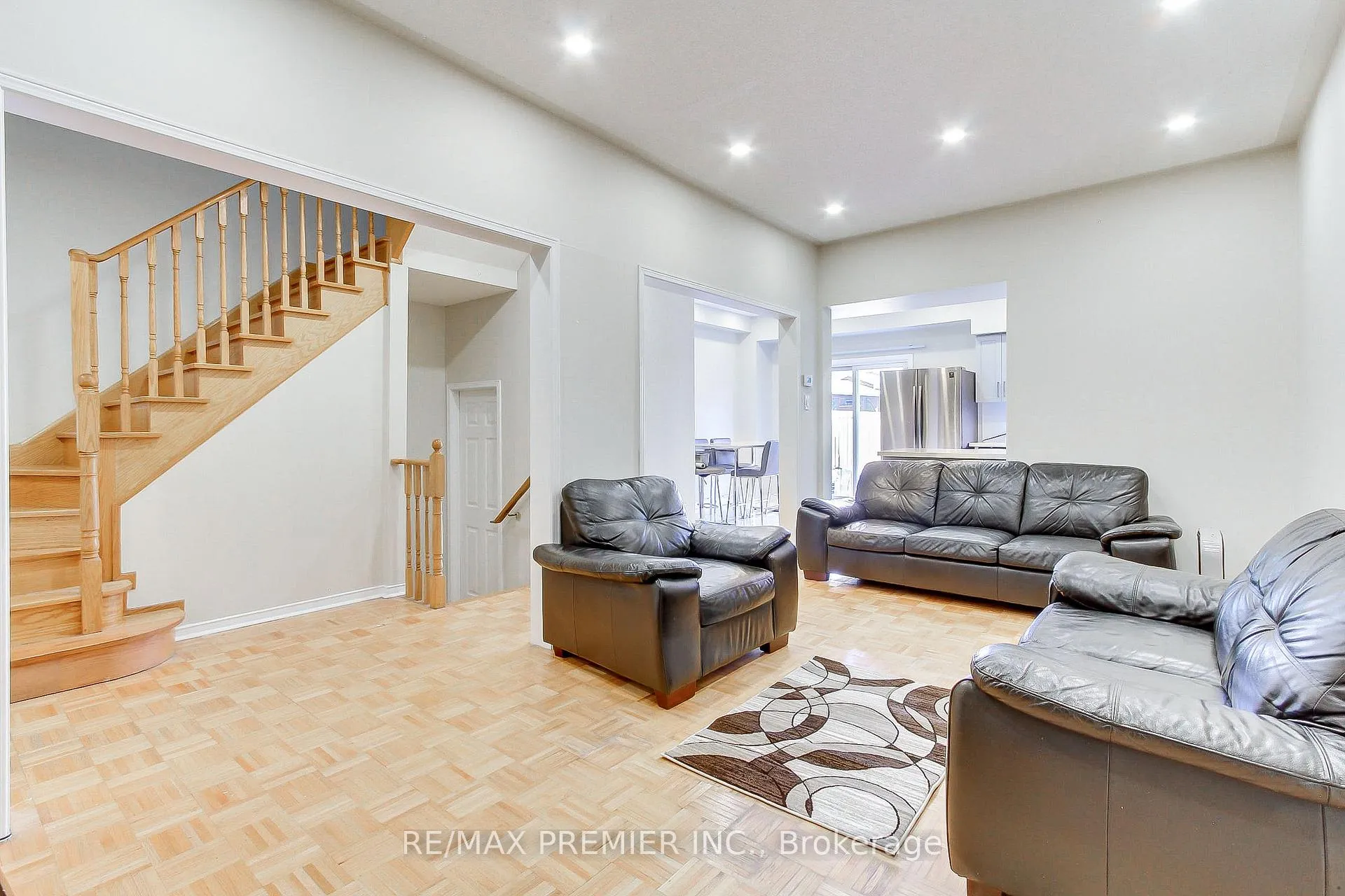 Photo 4 of 35 Craddock Street, Vaughan, Maple — HOMEH