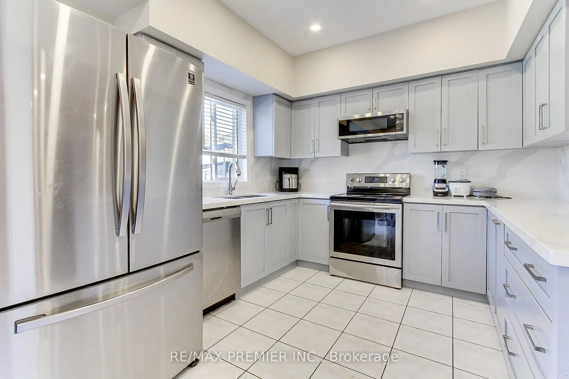 Photo 5 of 35 Craddock Street, Vaughan, Maple — HOMEH