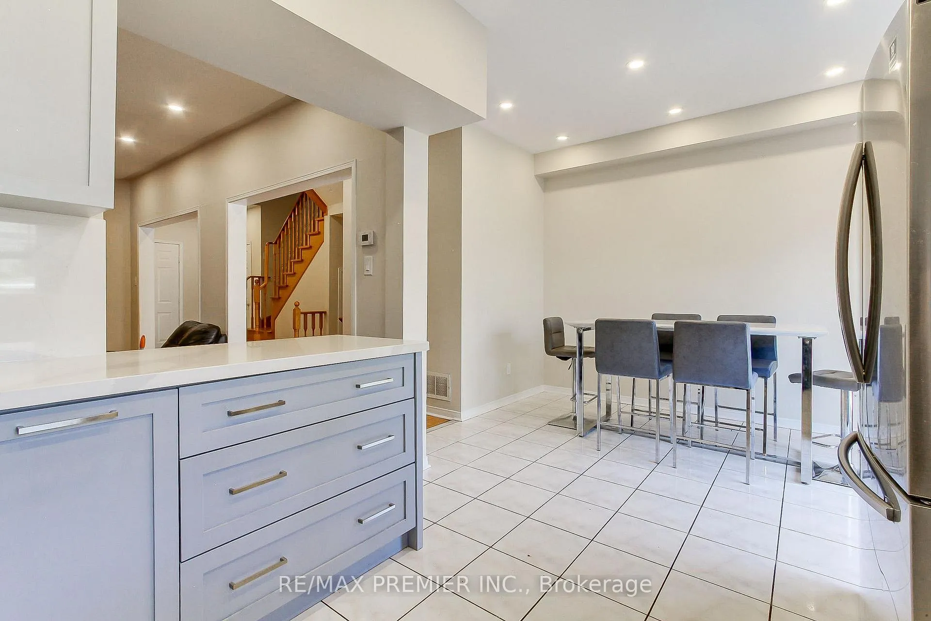 Photo 6 of 35 Craddock Street, Vaughan, Maple — HOMEH