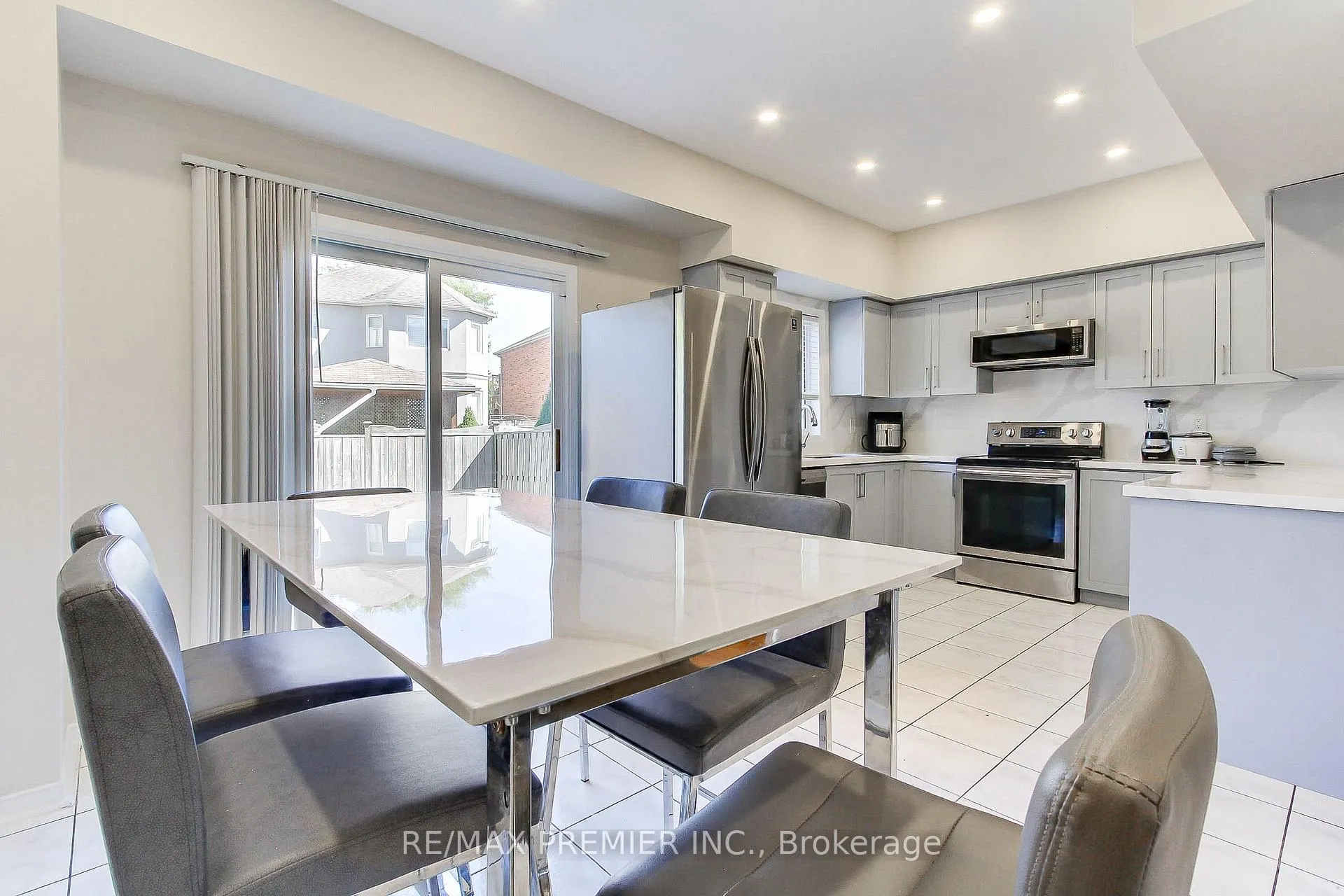Photo 7 of 35 Craddock Street, Vaughan, Maple — HOMEH
