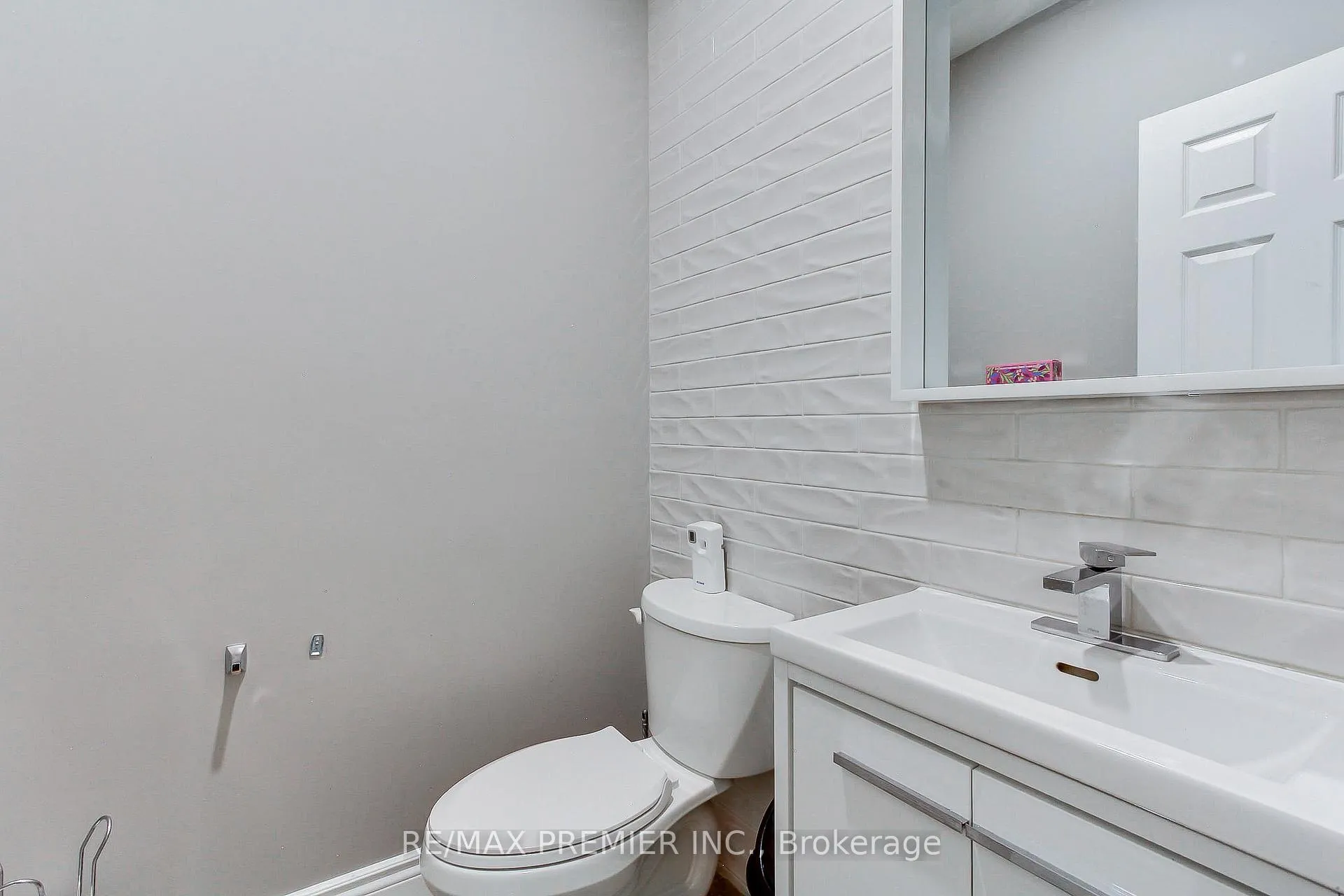 Photo 9 of 35 Craddock Street, Vaughan, Maple — HOMEH