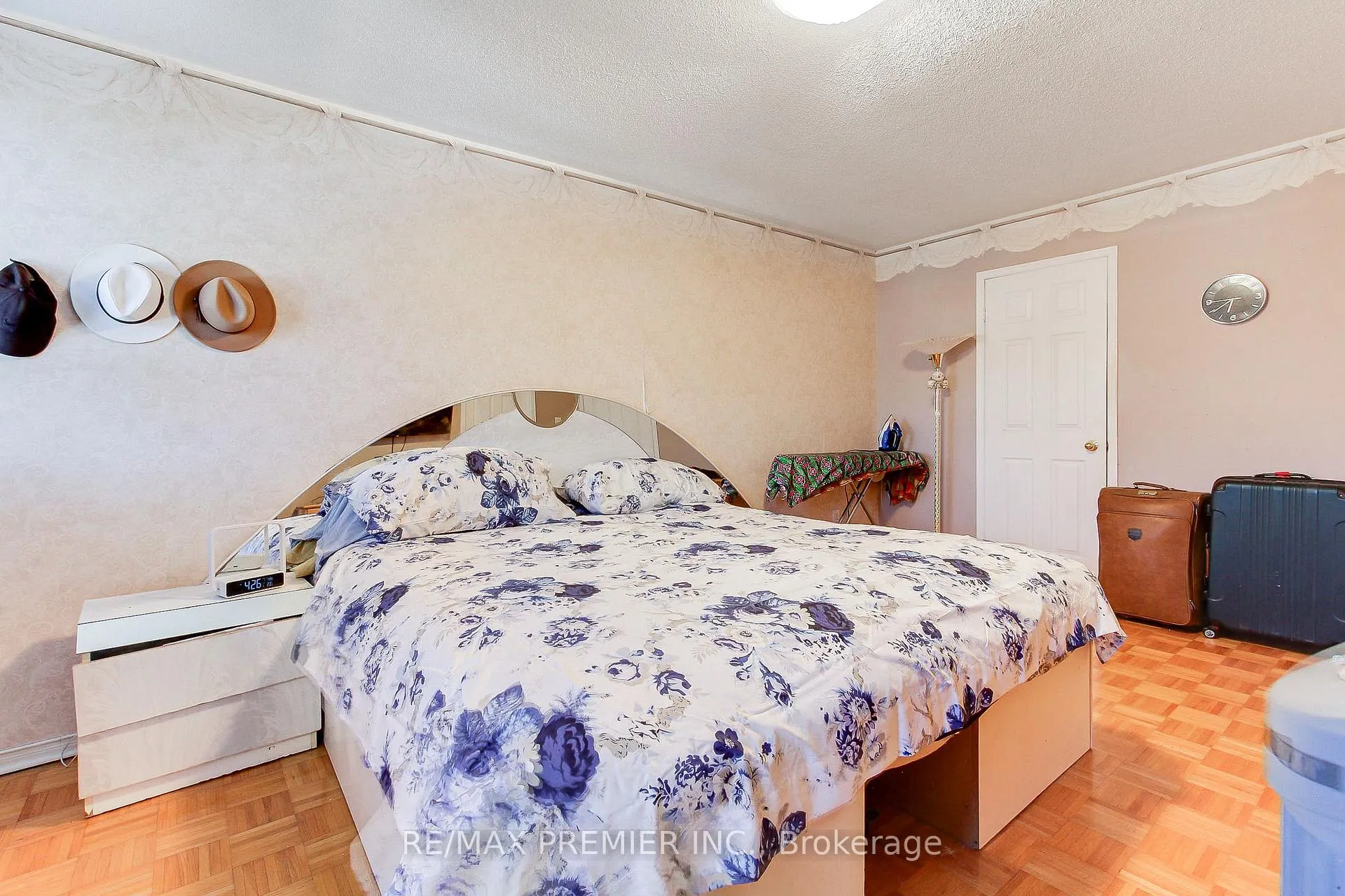 Photo 10 of 35 Craddock Street, Vaughan, Maple — HOMEH