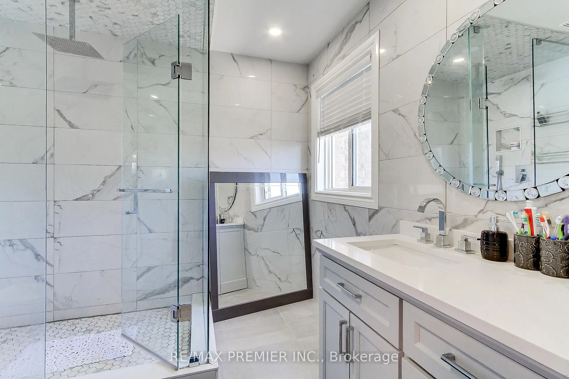 Photo 11 of 35 Craddock Street, Vaughan, Maple — HOMEH