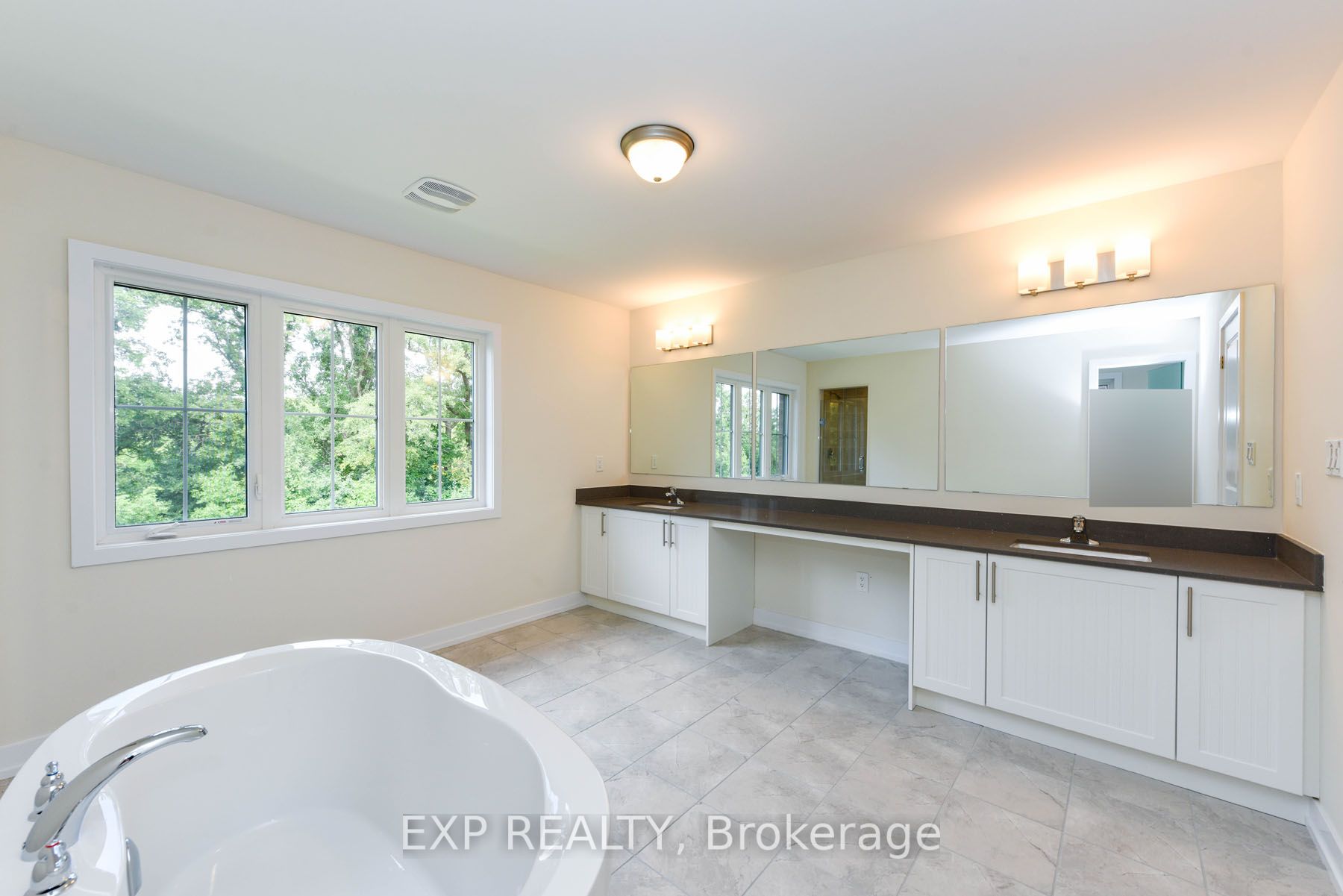 Photo 41 of 1431 wellwood Terrace, Milton, Cobban — HOMEH