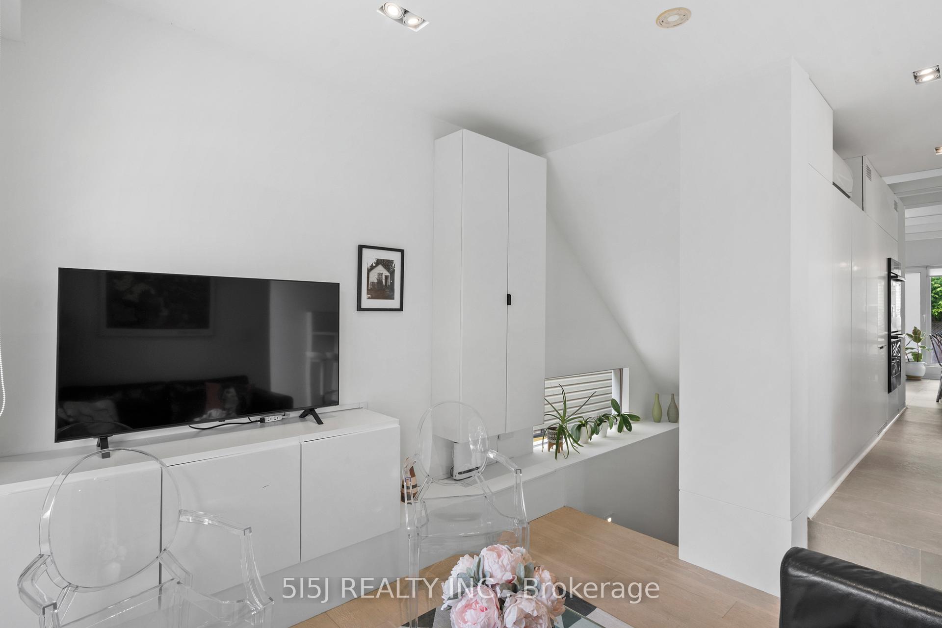 Photo 15 of 421 Craven Road, Toronto, Greenwood-Coxwell — HOMEH