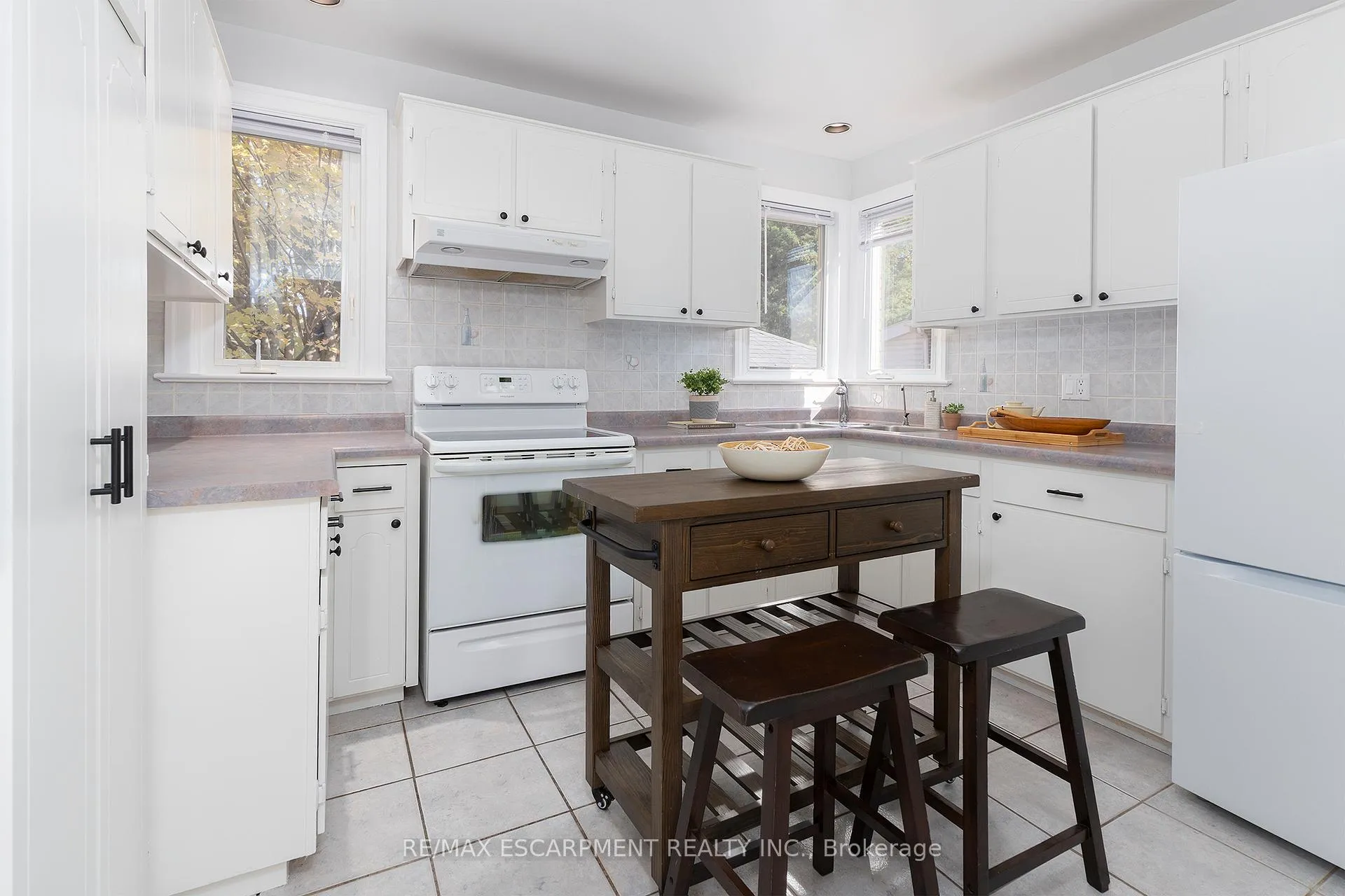 Photo 8 of 4876 Portage Road, Niagara Falls, Cherrywood — HOMEH