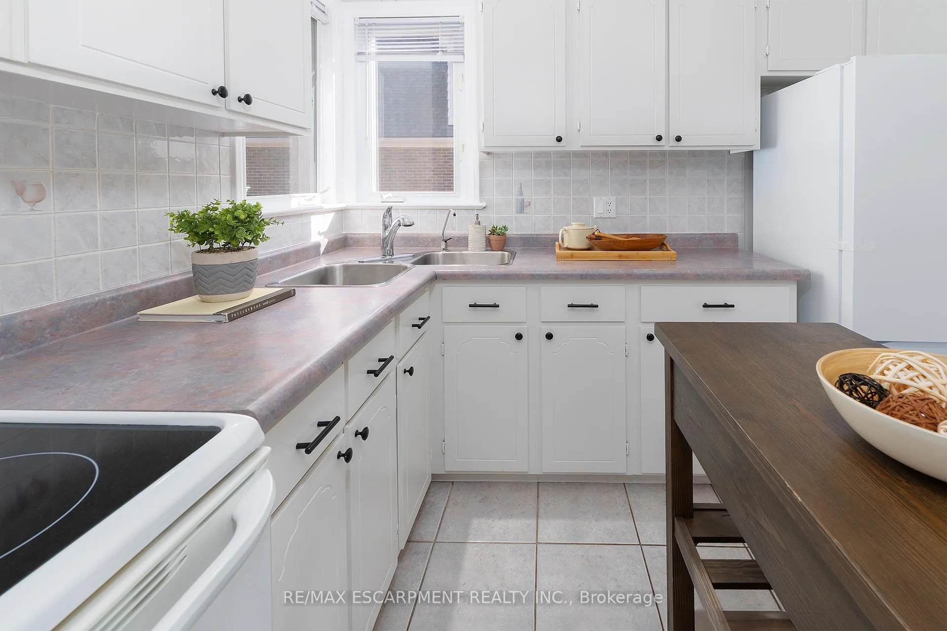 Photo 9 of 4876 Portage Road, Niagara Falls, Cherrywood — HOMEH