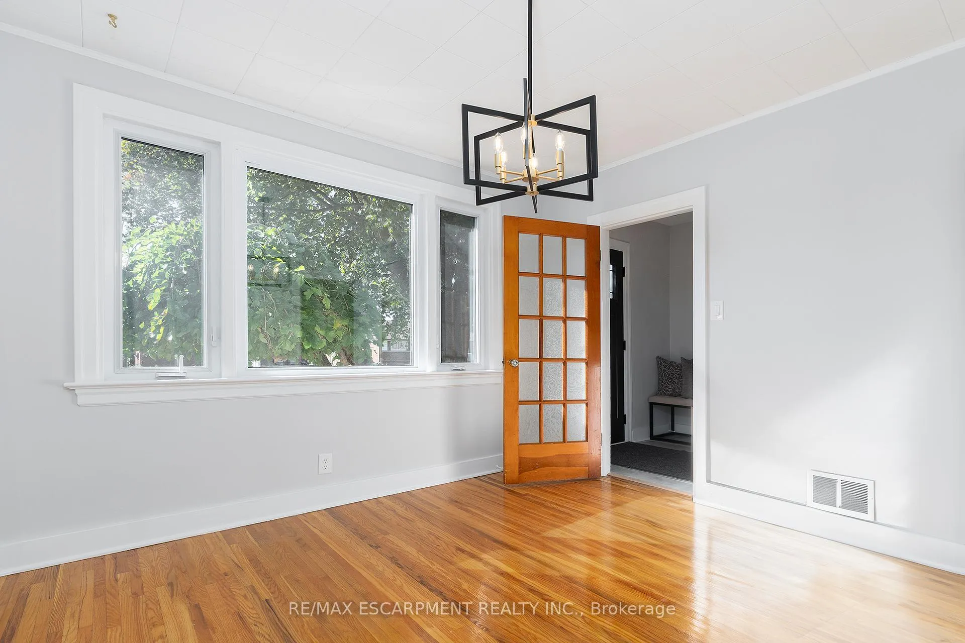 Photo 10 of 4876 Portage Road, Niagara Falls, Cherrywood — HOMEH