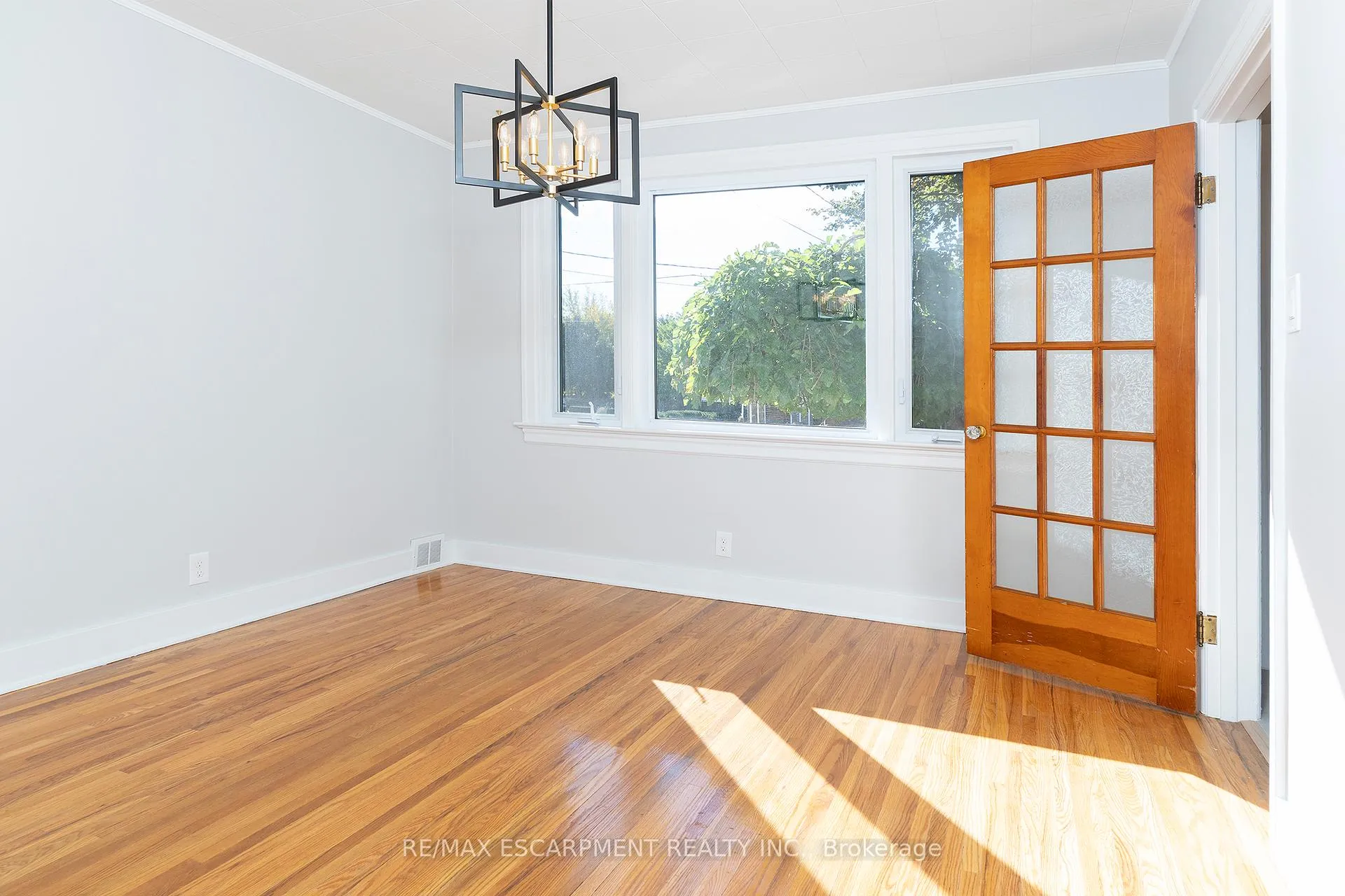 Photo 11 of 4876 Portage Road, Niagara Falls, Cherrywood — HOMEH