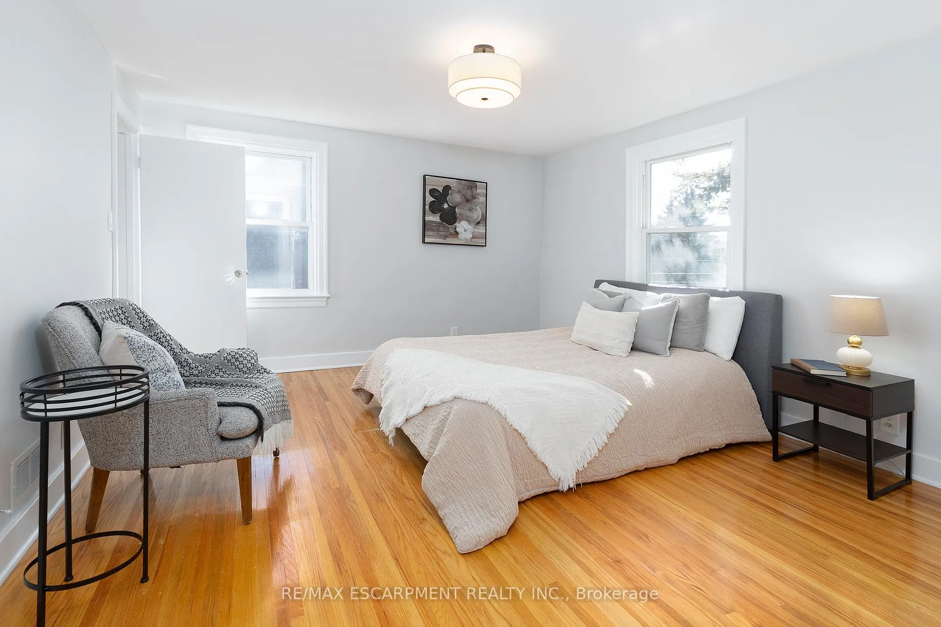 Photo 12 of 4876 Portage Road, Niagara Falls, Cherrywood — HOMEH
