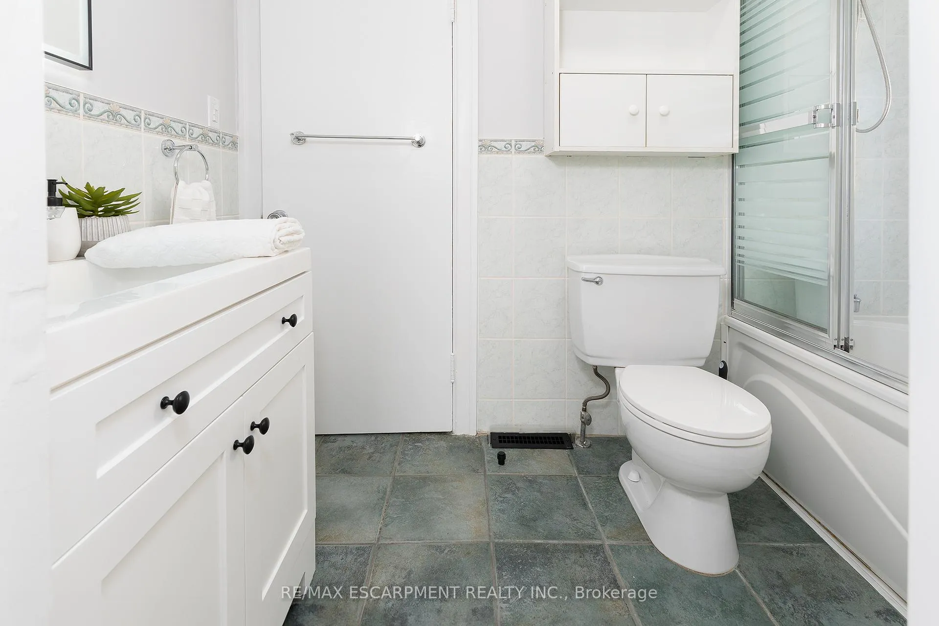 Photo 14 of 4876 Portage Road, Niagara Falls, Cherrywood — HOMEH