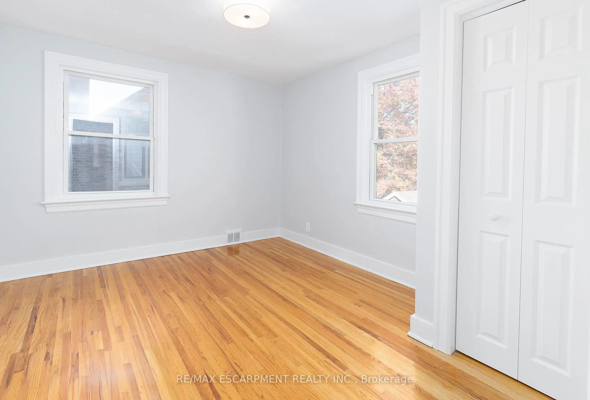 Photo 16 of 4876 Portage Road, Niagara Falls, Cherrywood — HOMEH