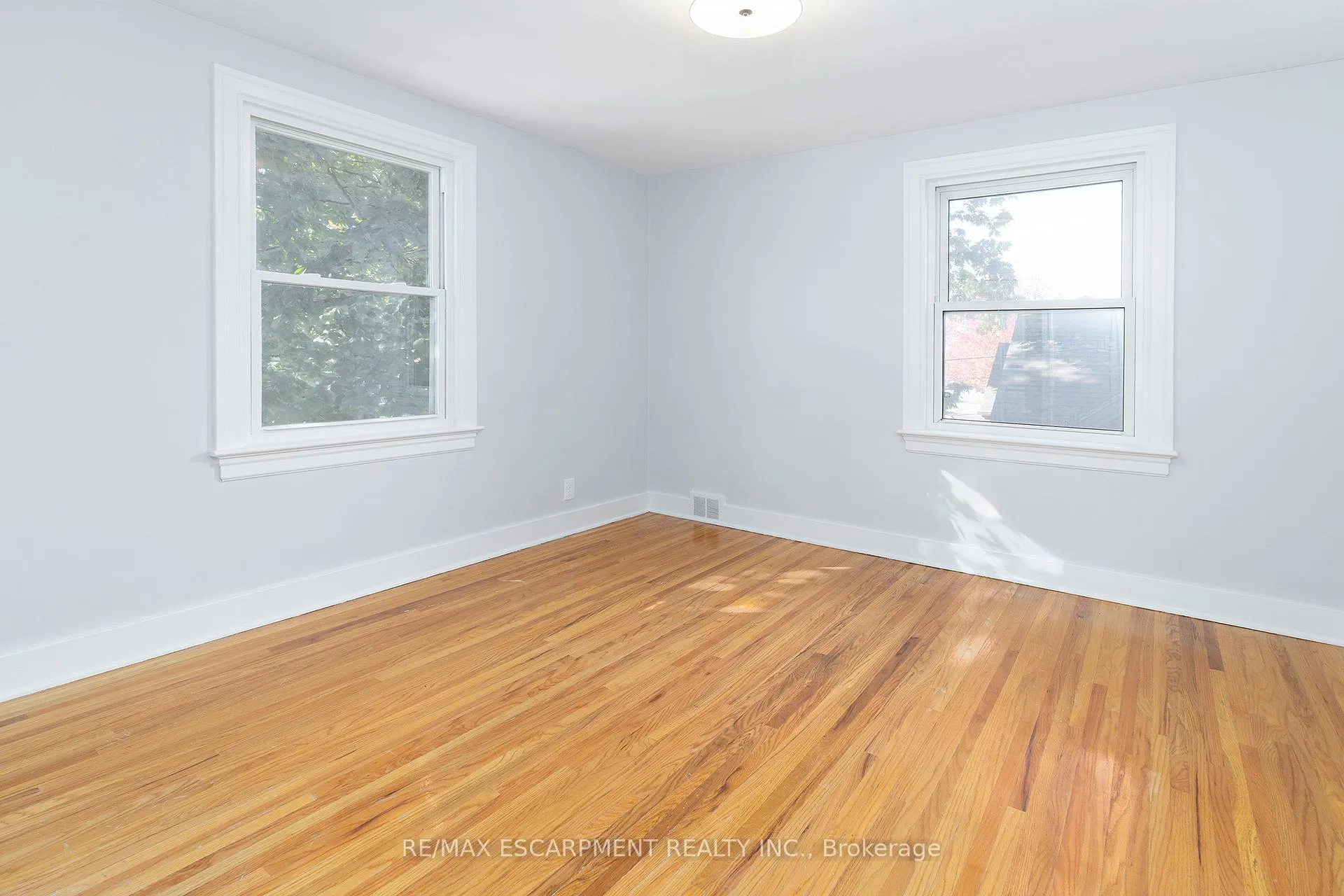 Photo 17 of 4876 Portage Road, Niagara Falls, Cherrywood — HOMEH