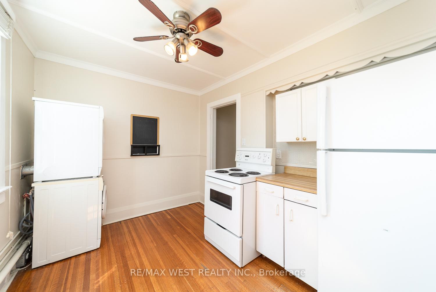 Photo 3 of Unit 2nd floor, 975 Broadview Avenue, Toronto, Broadview North — HOMEH