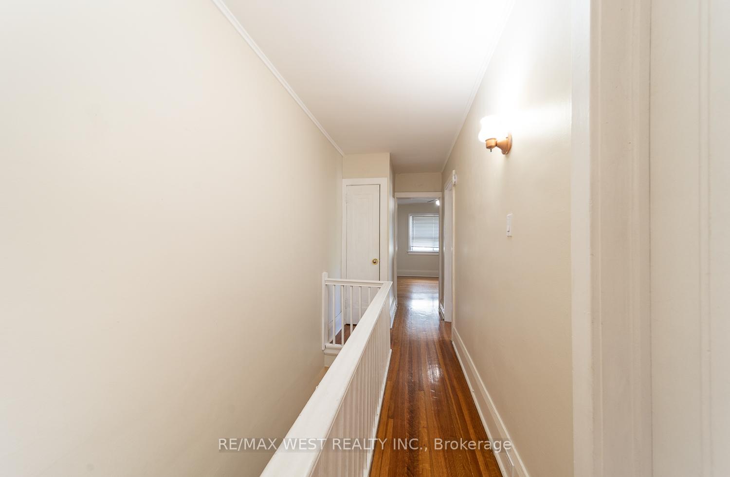 Photo 4 of Unit 2nd floor, 975 Broadview Avenue, Toronto, Broadview North — HOMEH