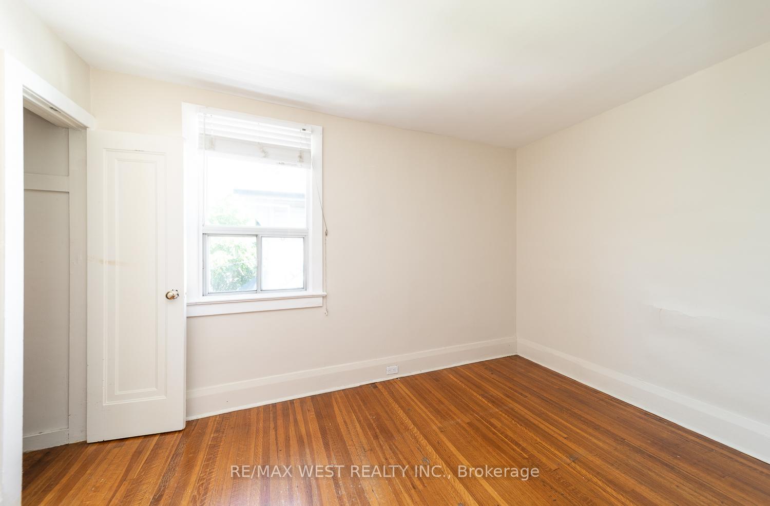 Photo 5 of Unit 2nd floor, 975 Broadview Avenue, Toronto, Broadview North — HOMEH