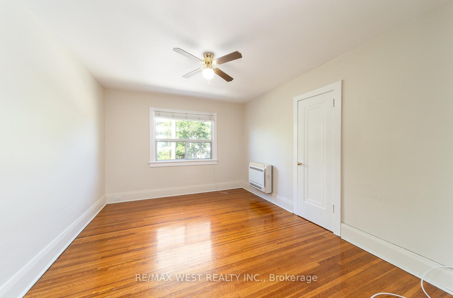 Photo 7 of Unit 2nd floor, 975 Broadview Avenue, Toronto, Broadview North — HOMEH