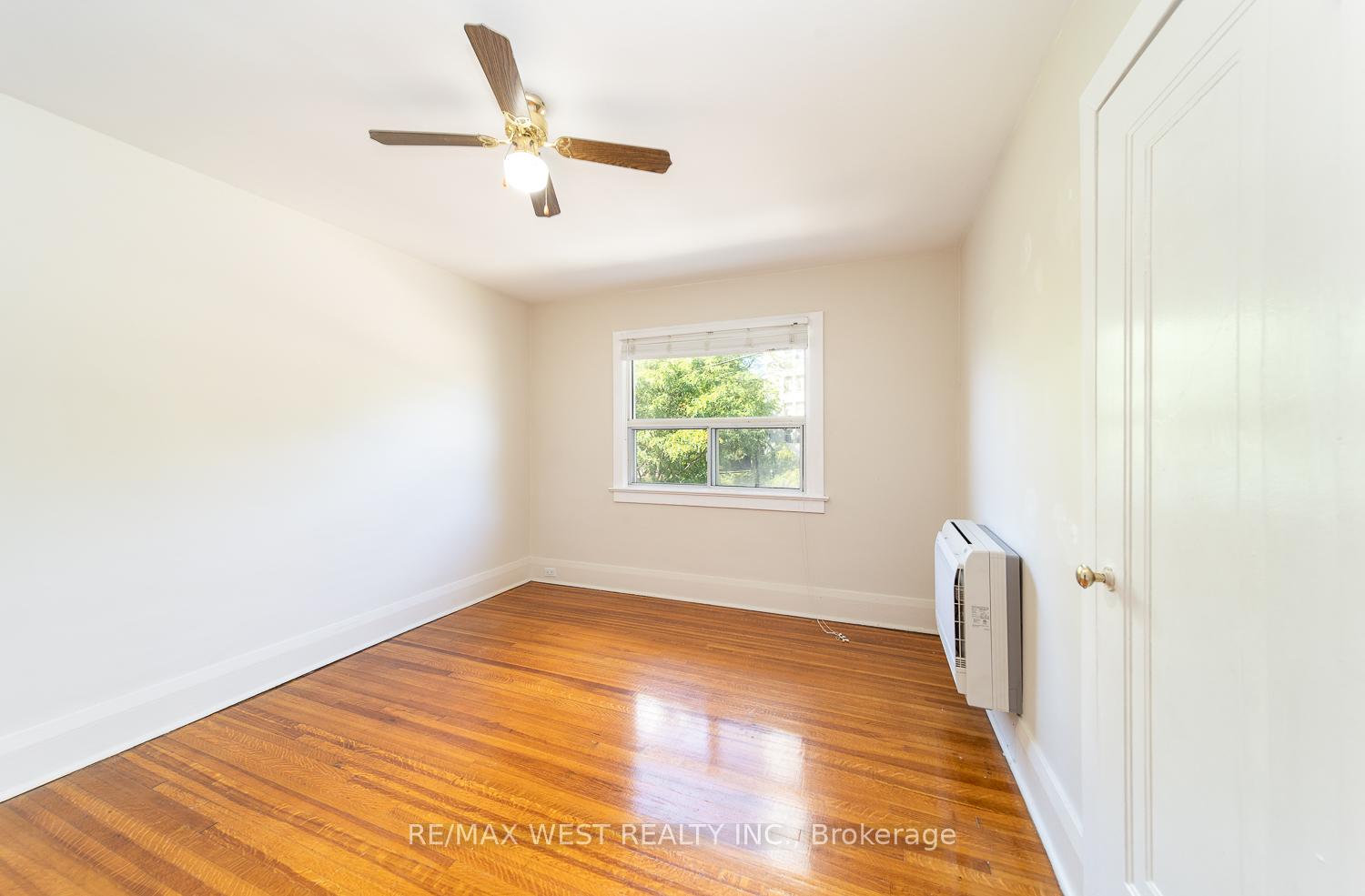 Photo 8 of Unit 2nd floor, 975 Broadview Avenue, Toronto, Broadview North — HOMEH