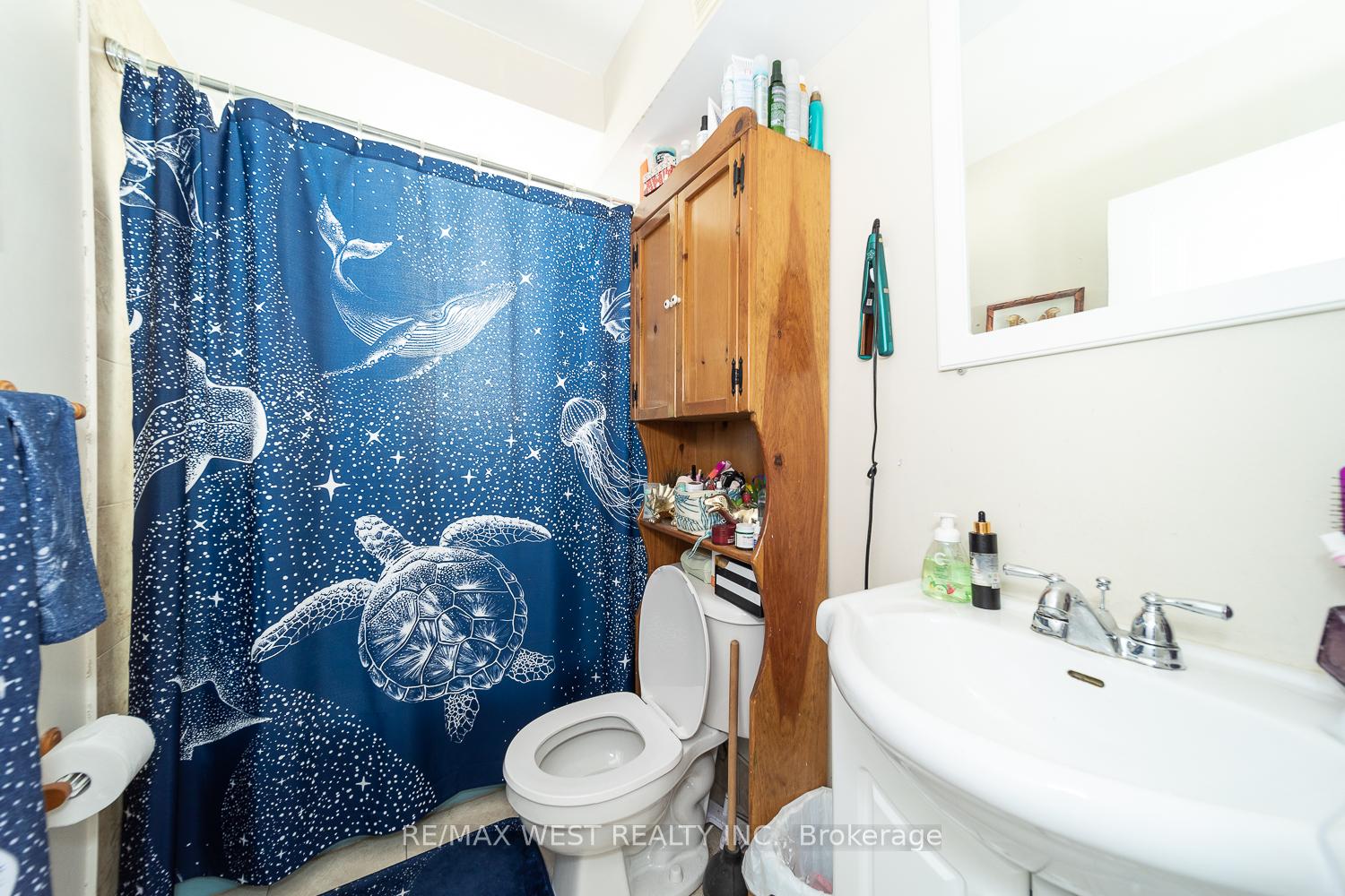 Photo 10 of Unit 2nd floor, 975 Broadview Avenue, Toronto, Broadview North — HOMEH