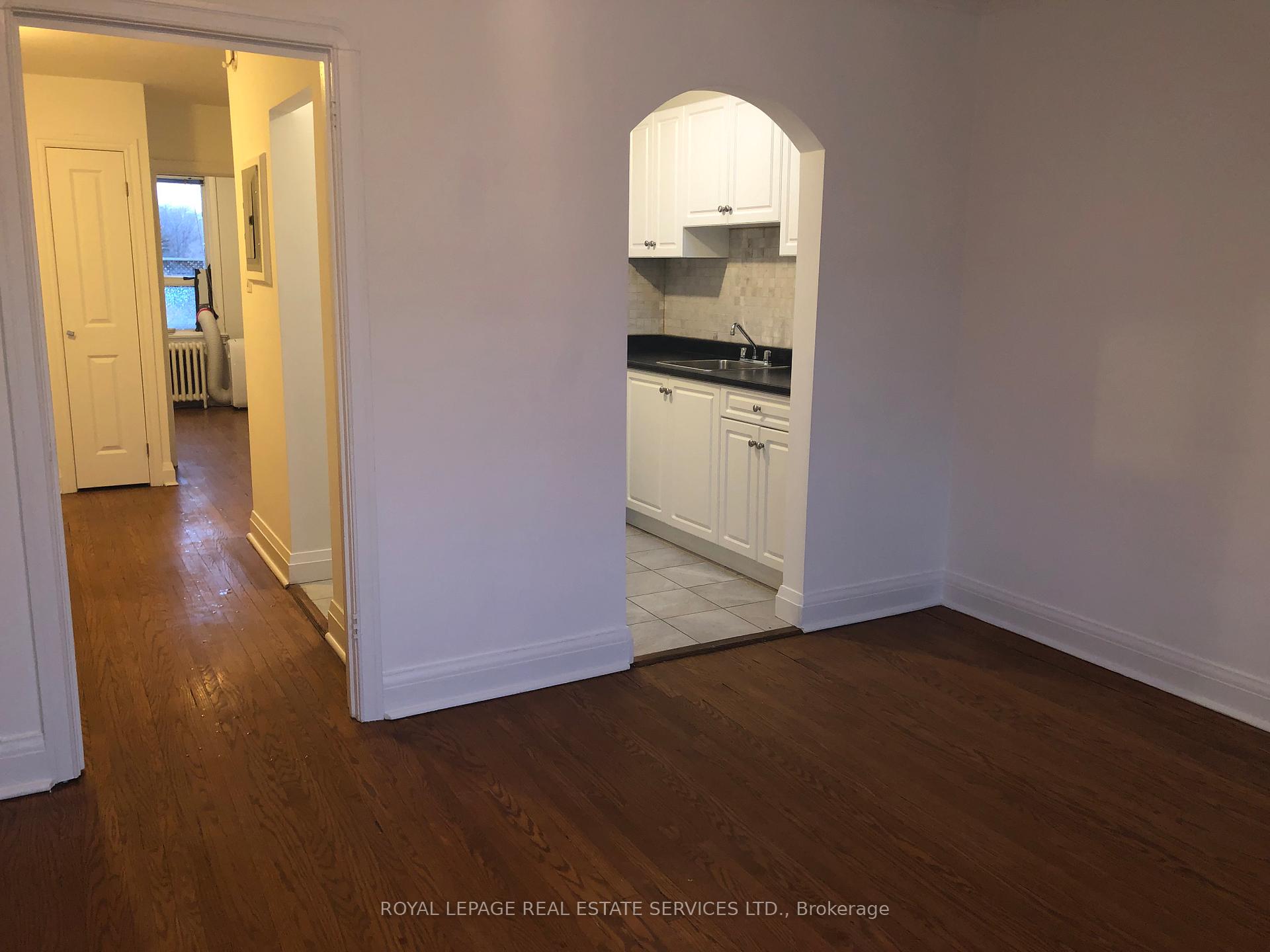 Photo 3 of Unit Upper, 1758 Avenue Road, Toronto, Bedford Park-Nortown — HOMEH