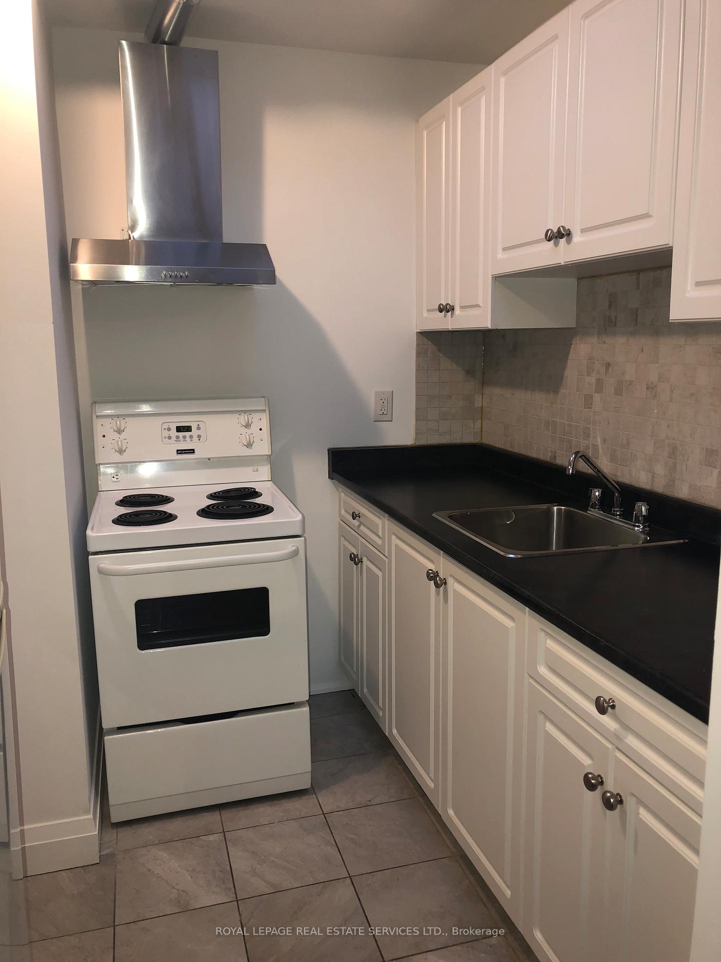 Photo 8 of Unit Upper, 1758 Avenue Road, Toronto, Bedford Park-Nortown — HOMEH