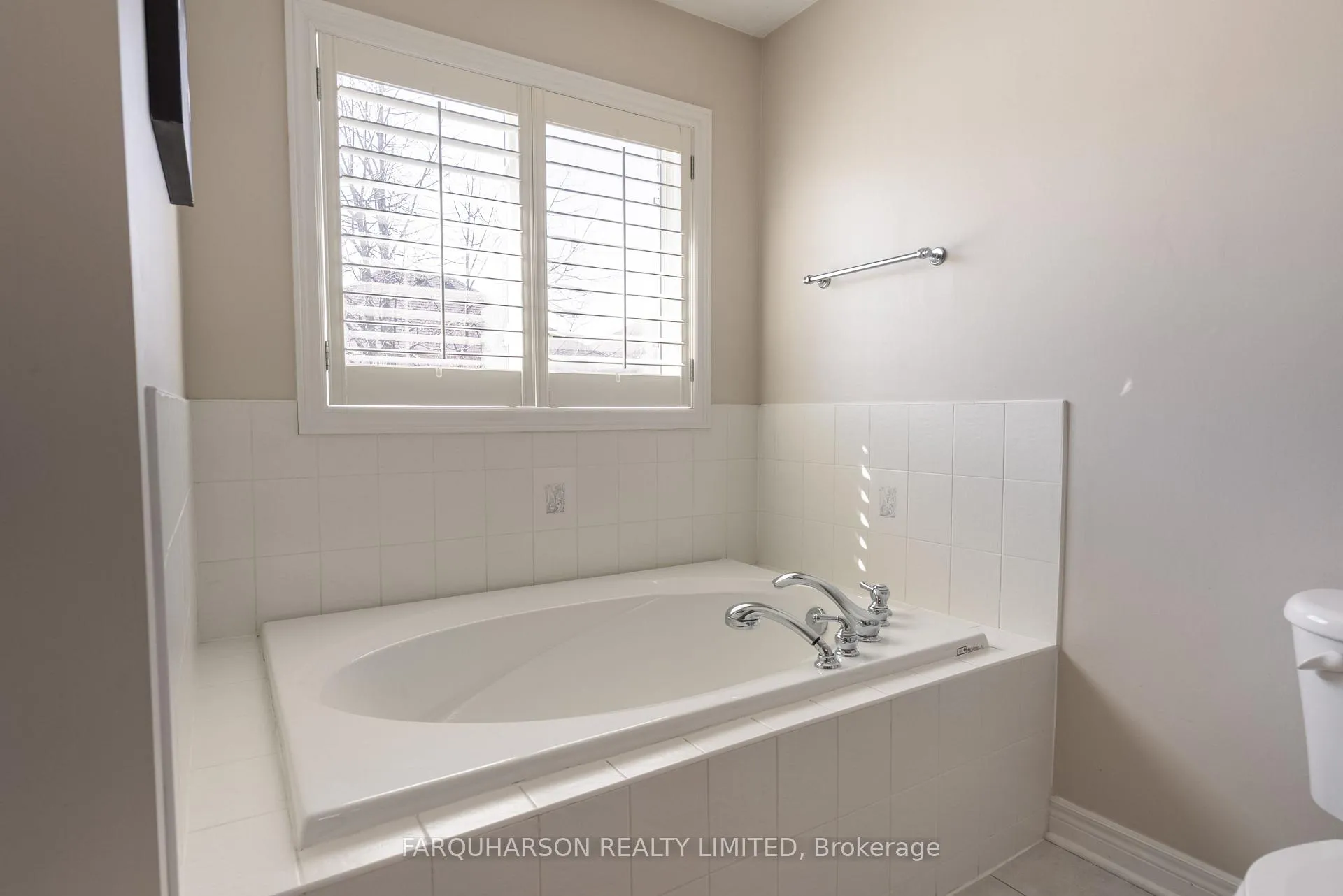Photo 15 of 129 Fox Hound Crescent, Vaughan, Vellore Village — HOMEH