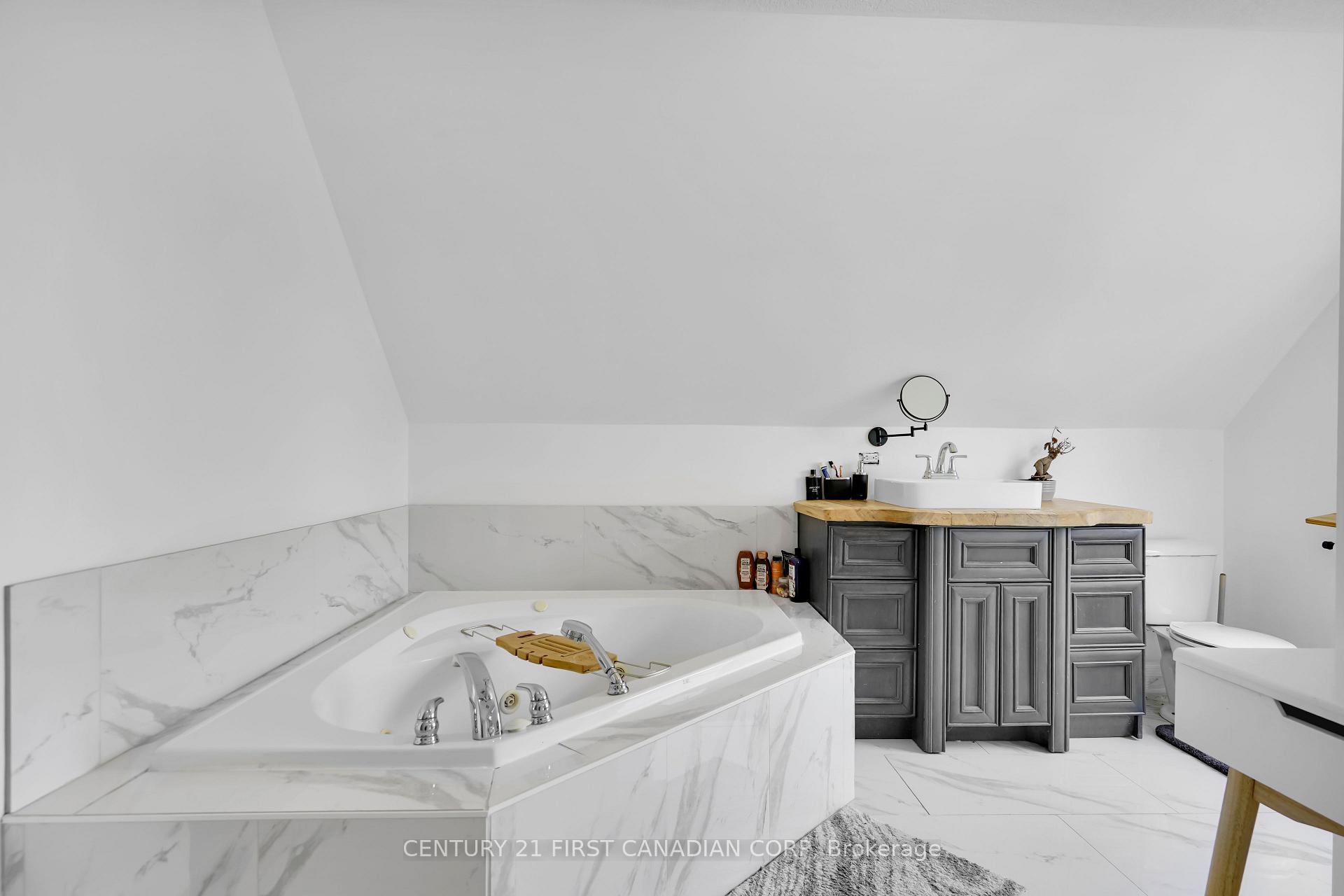 Photo 25 of 23895 Adelaide Road, Strathroy-Caradoc, NE — HOMEH
