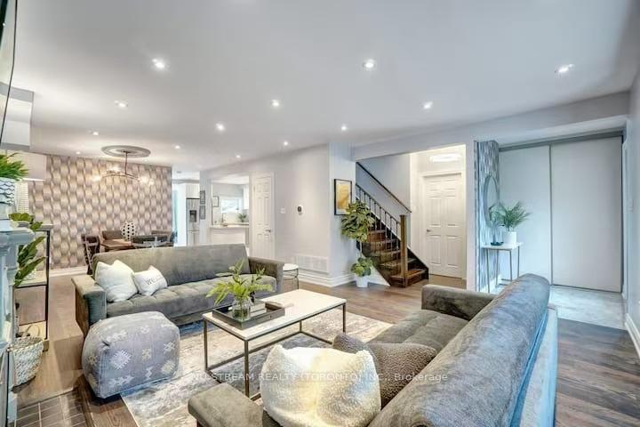 Photo 6 of Main+Upper 25 Duncannon Drive, Toronto, Forest Hill South — HOMEH