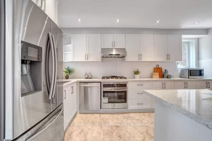 Photo 10 of Main+Upper 25 Duncannon Drive, Toronto, Forest Hill South — HOMEH