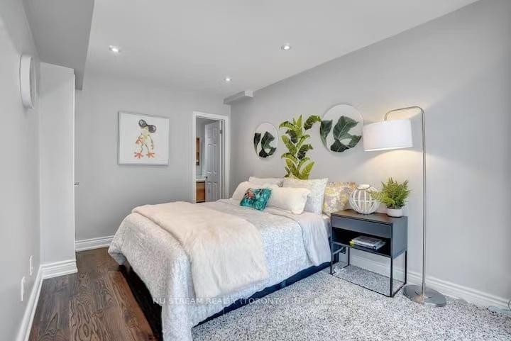 Photo 17 of Main+Upper 25 Duncannon Drive, Toronto, Forest Hill South — HOMEH