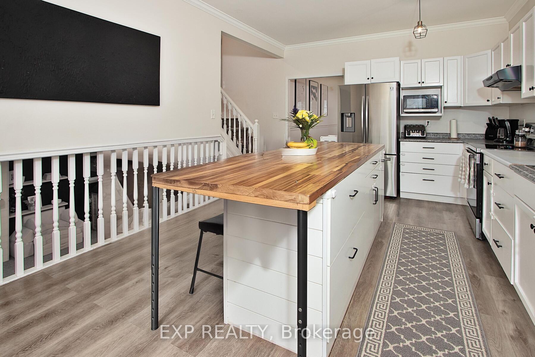 Photo 5 of 36 Willow Crescent, Strathroy-Caradoc, SE — HOMEH