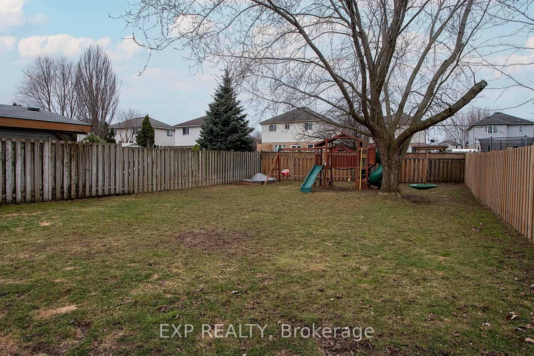 Photo 30 of 36 Willow Crescent, Strathroy-Caradoc, SE — HOMEH