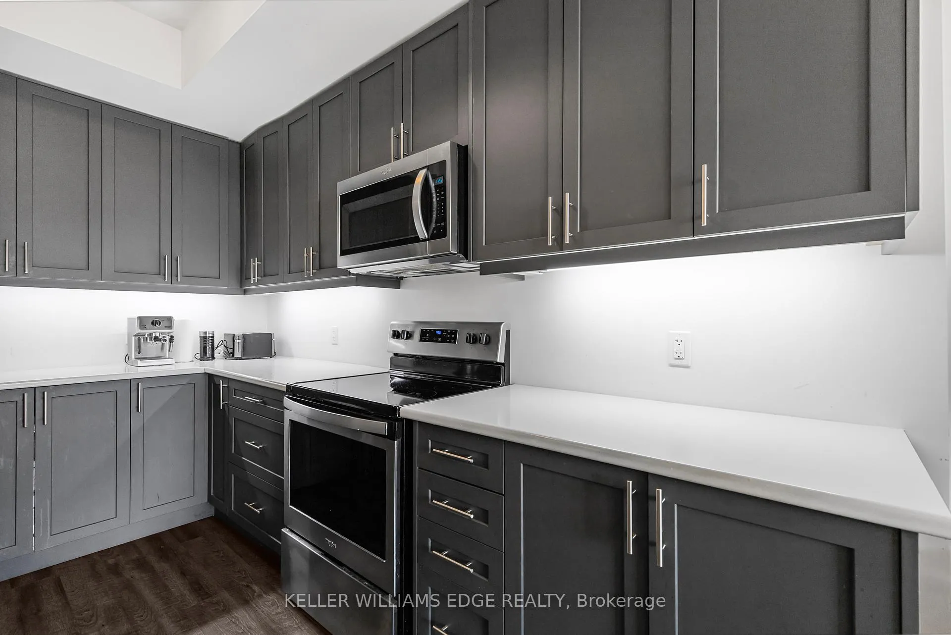 Photo 12 of Unit 16, 261 Skinner Road, Hamilton, Waterdown — HOMEH