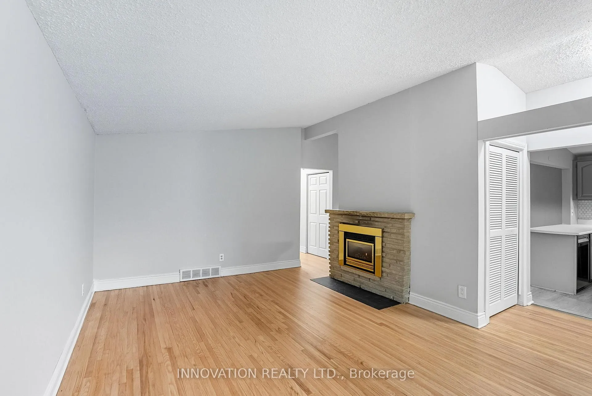 Photo 9 of 2302 Horton Street, Ottawa, Elmvale Acres/Urbandale — HOMEH