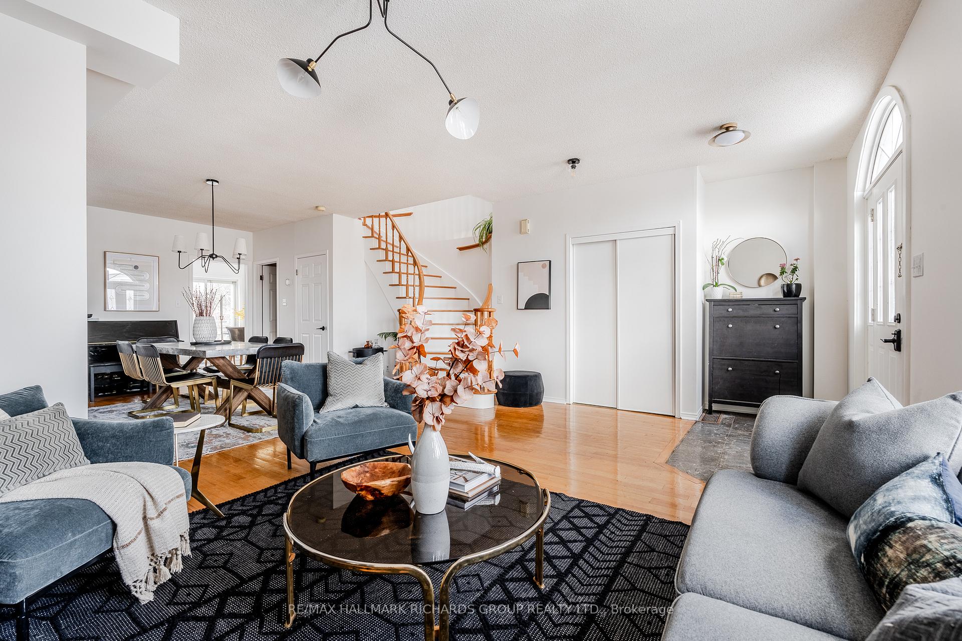 Photo 3 of 84 Glenside Avenue, Toronto, Greenwood-Coxwell — HOMEH