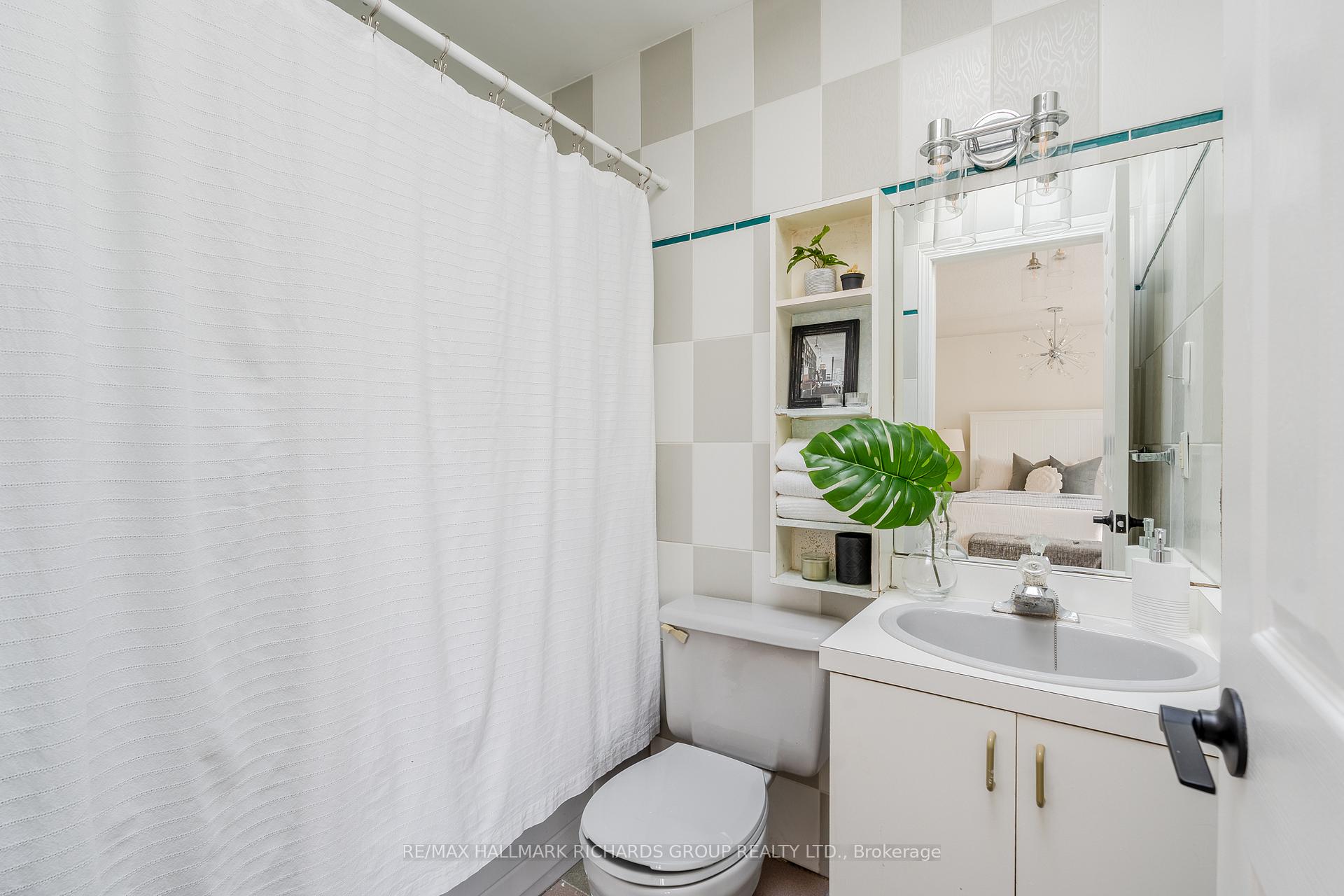 Photo 12 of 84 Glenside Avenue, Toronto, Greenwood-Coxwell — HOMEH