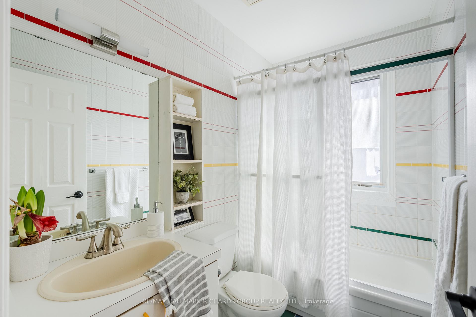 Photo 16 of 84 Glenside Avenue, Toronto, Greenwood-Coxwell — HOMEH
