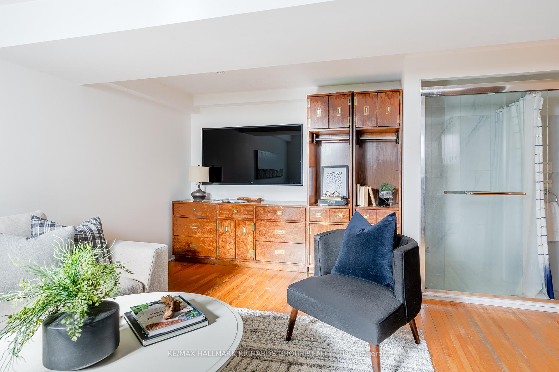 Photo 18 of 84 Glenside Avenue, Toronto, Greenwood-Coxwell — HOMEH