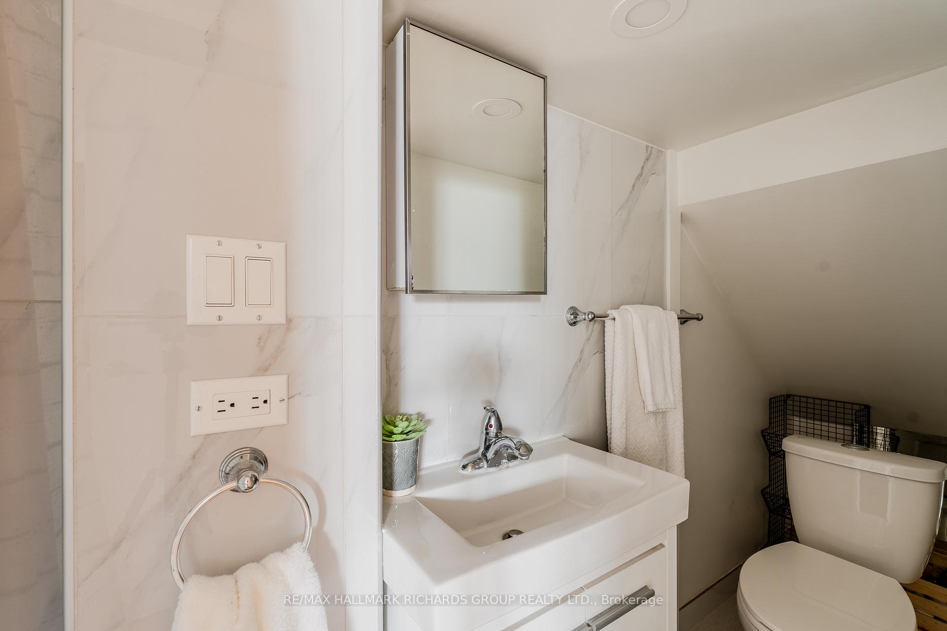 Photo 19 of 84 Glenside Avenue, Toronto, Greenwood-Coxwell — HOMEH
