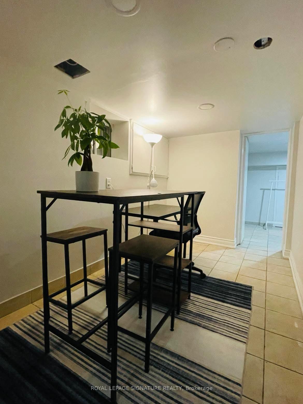 Photo 4 of Unit Basement, 166 Chaplin Crescent, Toronto, Forest Hill South — HOMEH