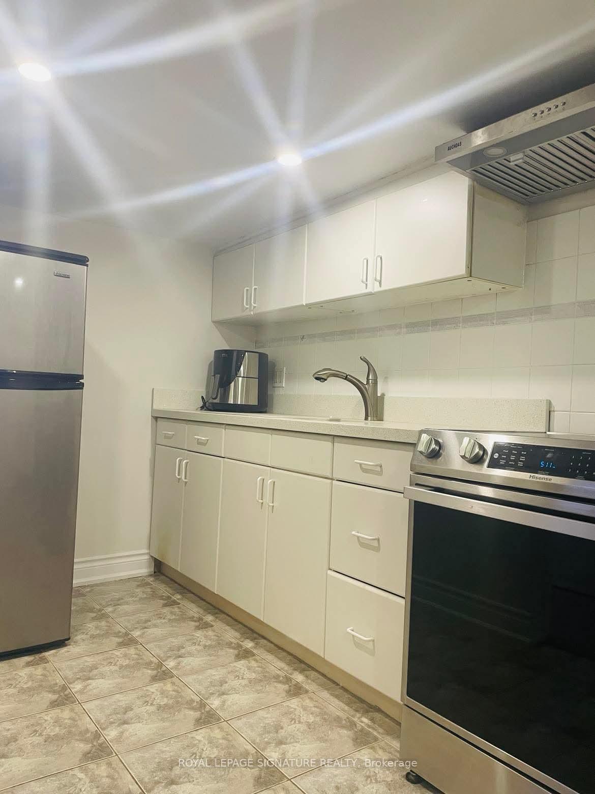 Photo 10 of Unit Basement, 166 Chaplin Crescent, Toronto, Forest Hill South — HOMEH