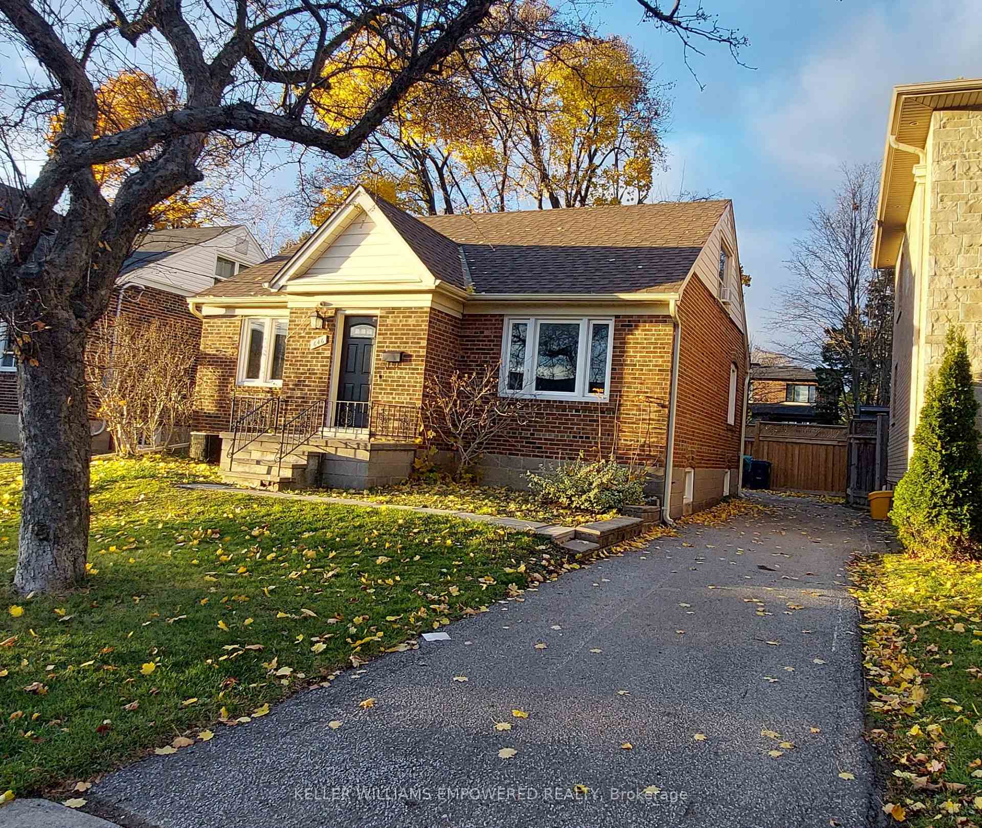 Photo 2 of 646 Glengrove Avenue W, Toronto, Englemount-Lawrence — HOMEH