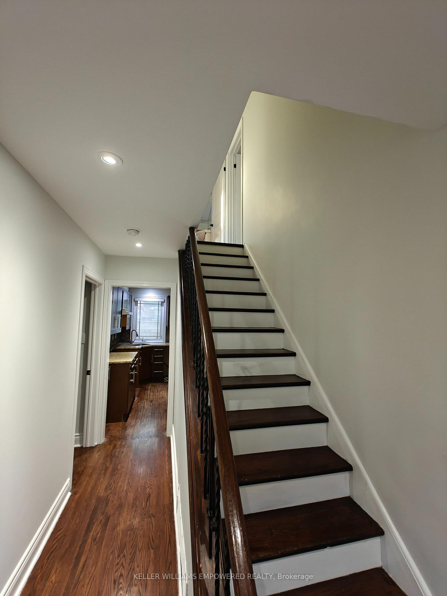 Photo 3 of 646 Glengrove Avenue W, Toronto, Englemount-Lawrence — HOMEH