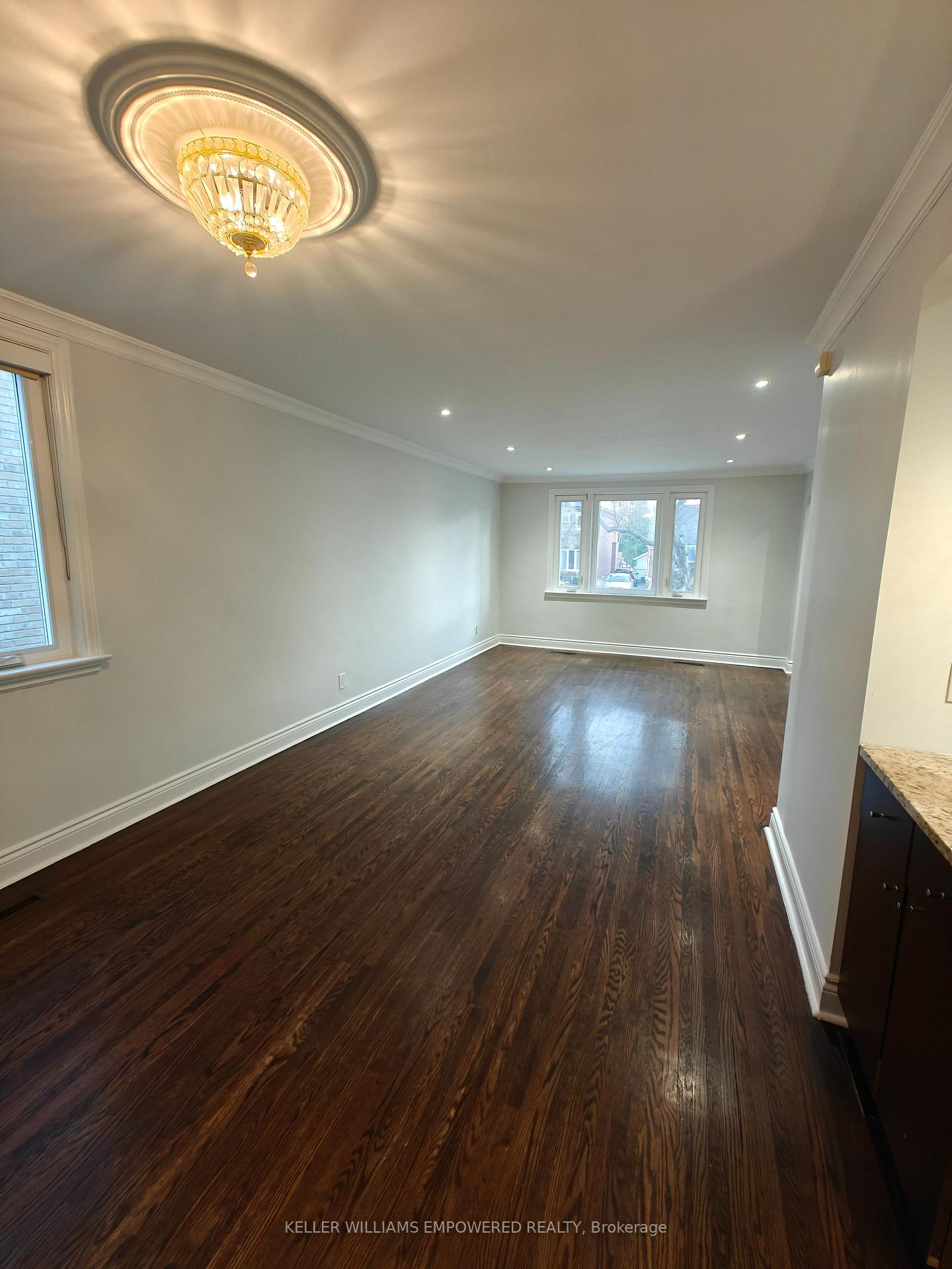 Photo 26 of 646 Glengrove Avenue W, Toronto, Englemount-Lawrence — HOMEH