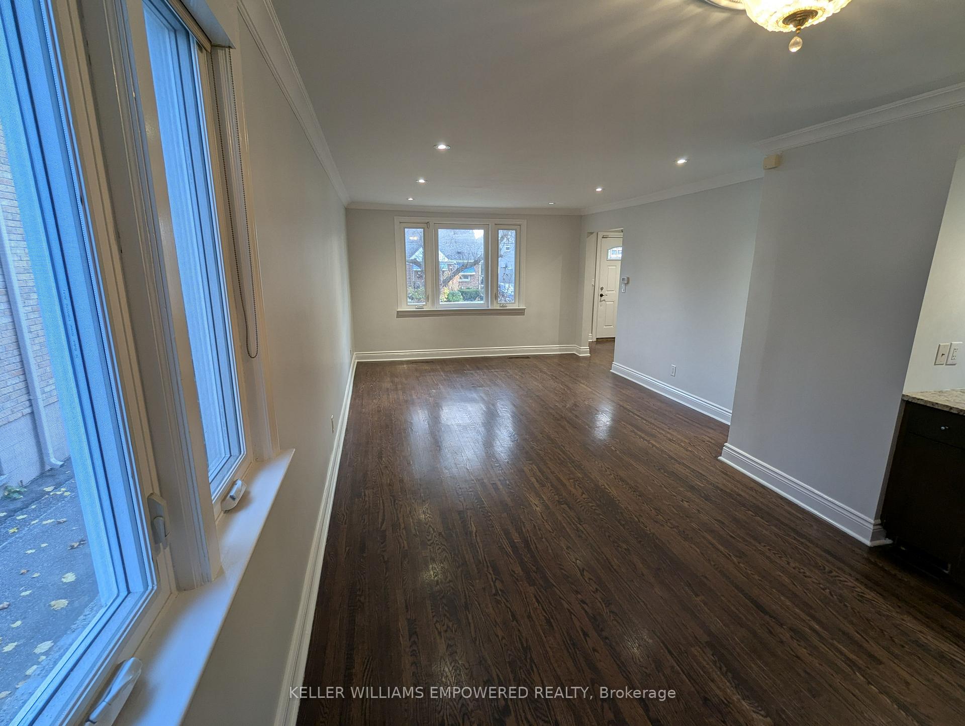 Photo 28 of 646 Glengrove Avenue W, Toronto, Englemount-Lawrence — HOMEH