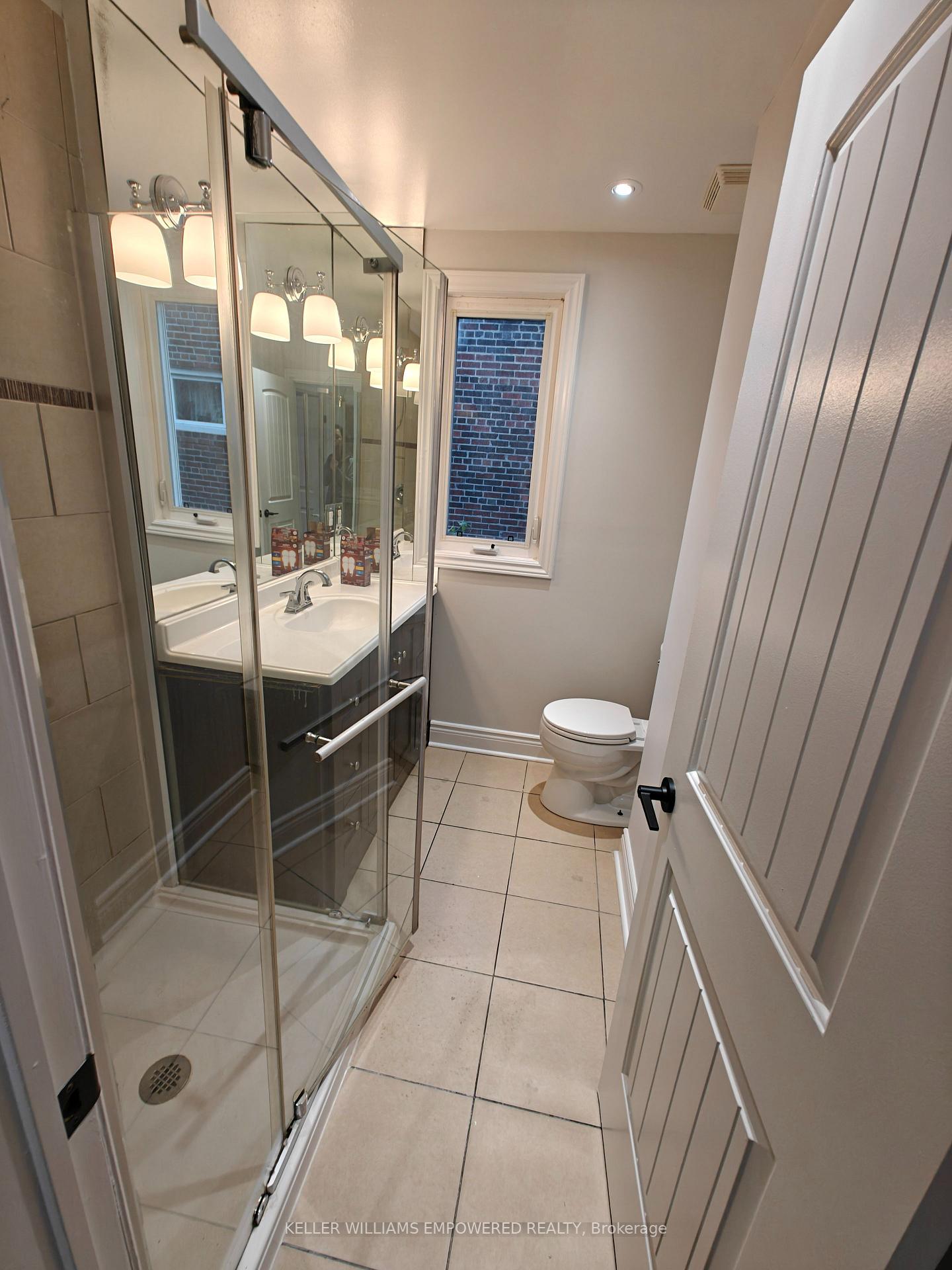 Photo 12 of 646 Glengrove Avenue W, Toronto, Englemount-Lawrence — HOMEH