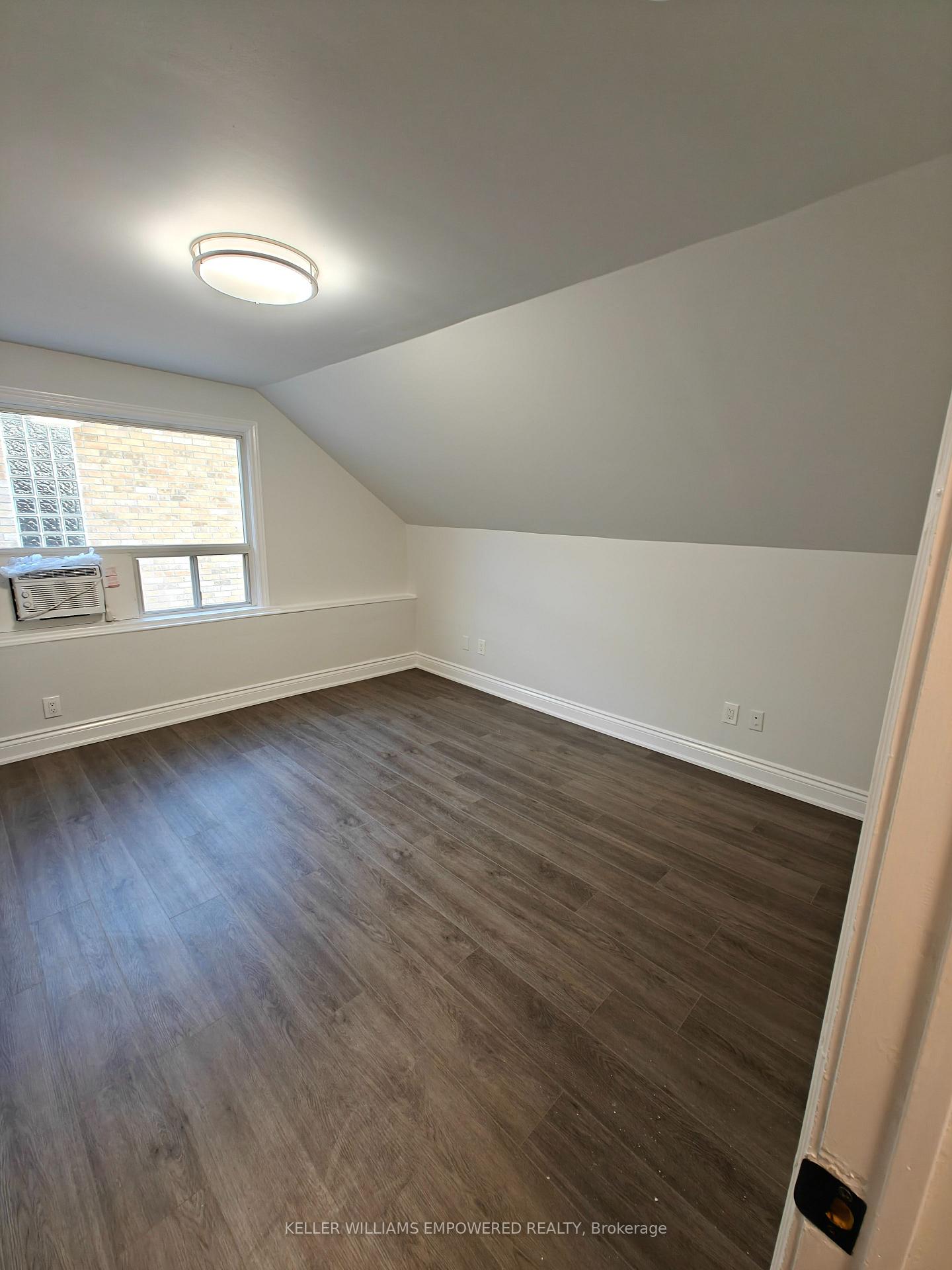Photo 25 of 646 Glengrove Avenue W, Toronto, Englemount-Lawrence — HOMEH