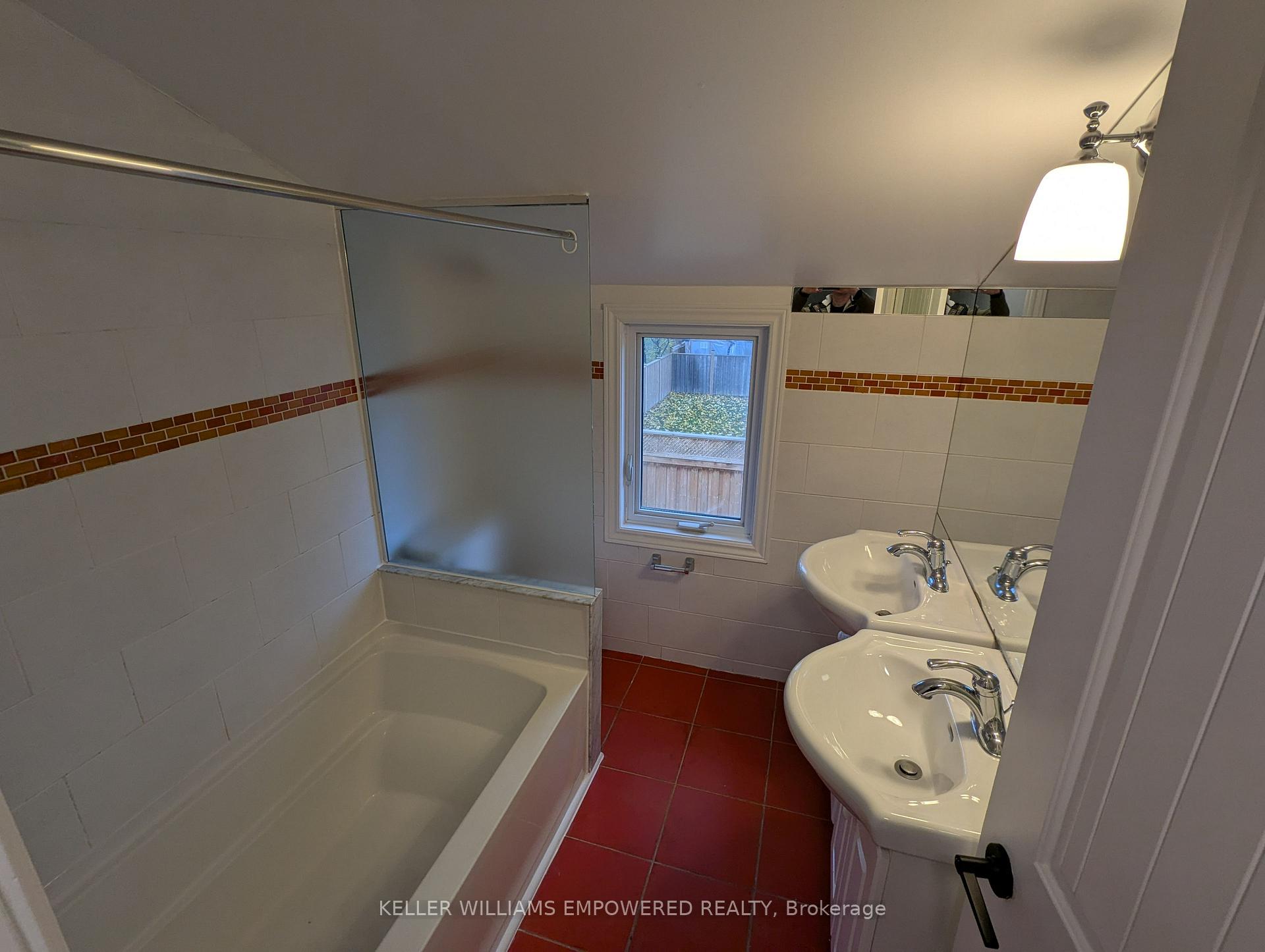 Photo 18 of 646 Glengrove Avenue W, Toronto, Englemount-Lawrence — HOMEH
