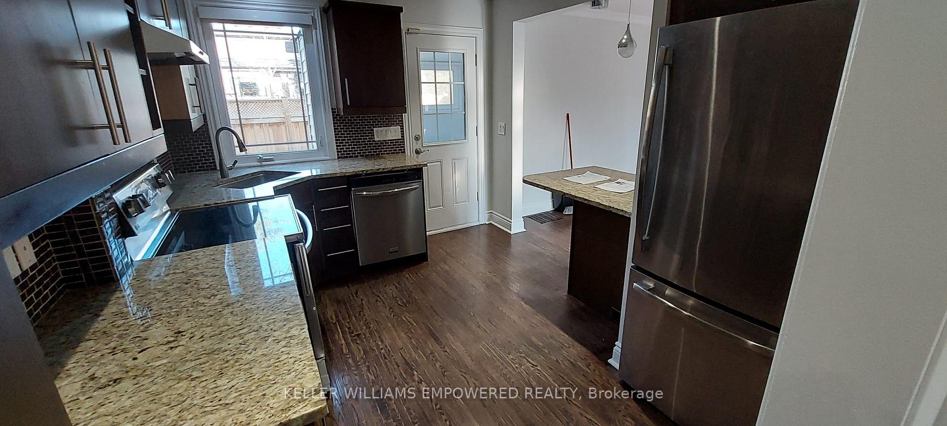 Photo 10 of 646 Glengrove Avenue W, Toronto, Englemount-Lawrence — HOMEH